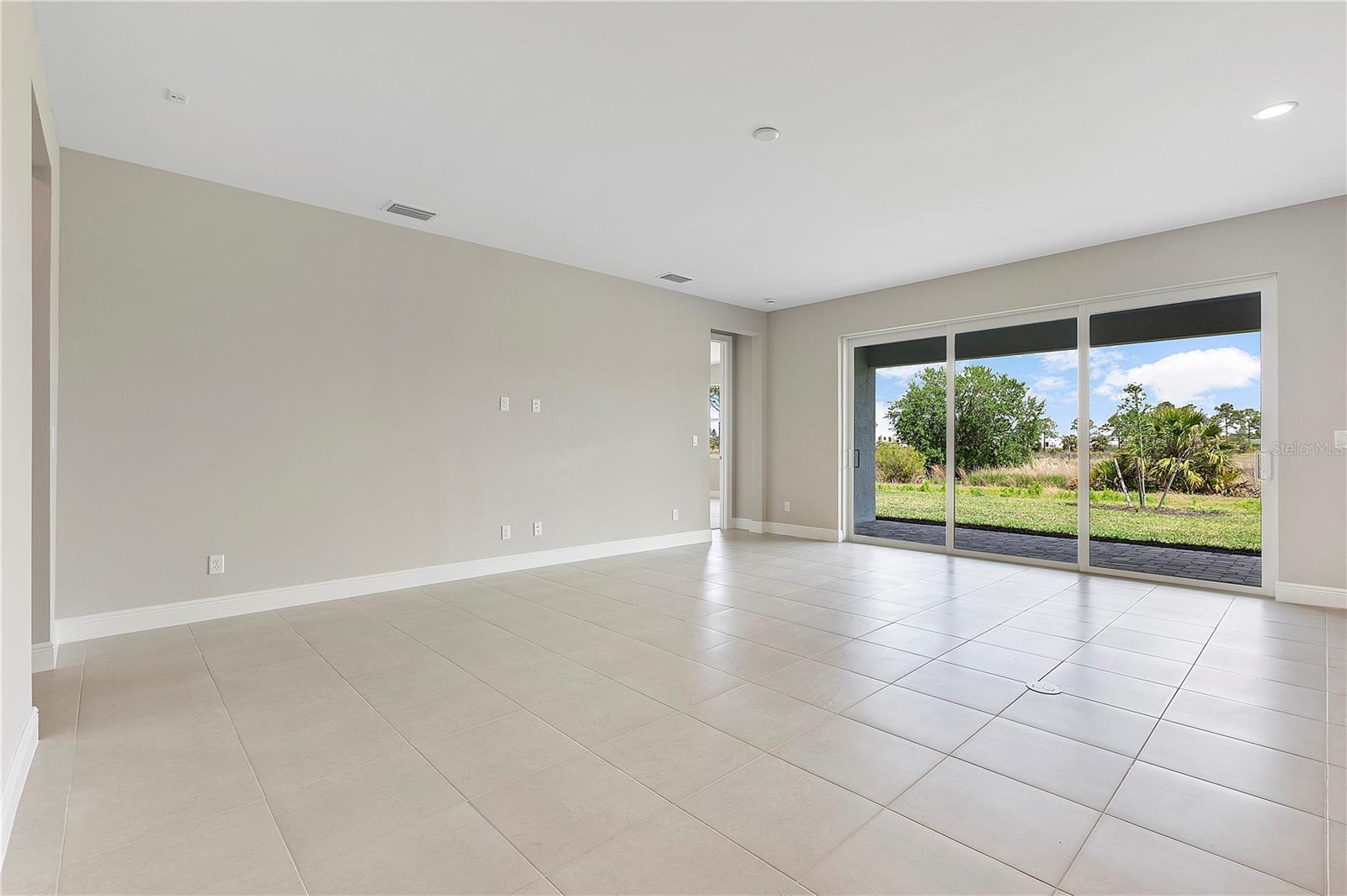 Image 7 of 23 For 44802 Kelsa Anne Loop