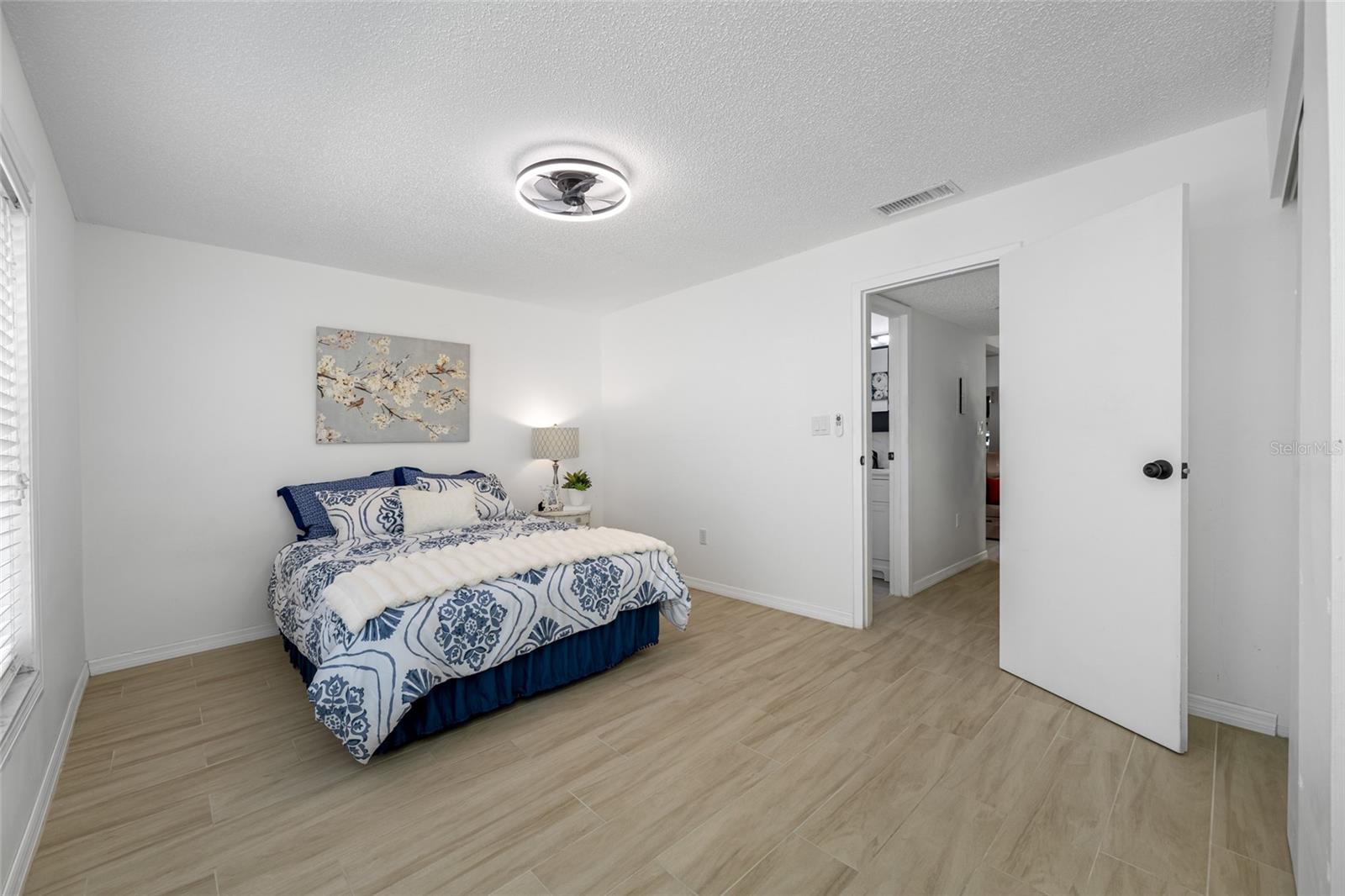 Image 20 of 47 For 4215 Bay Drive 1807b
