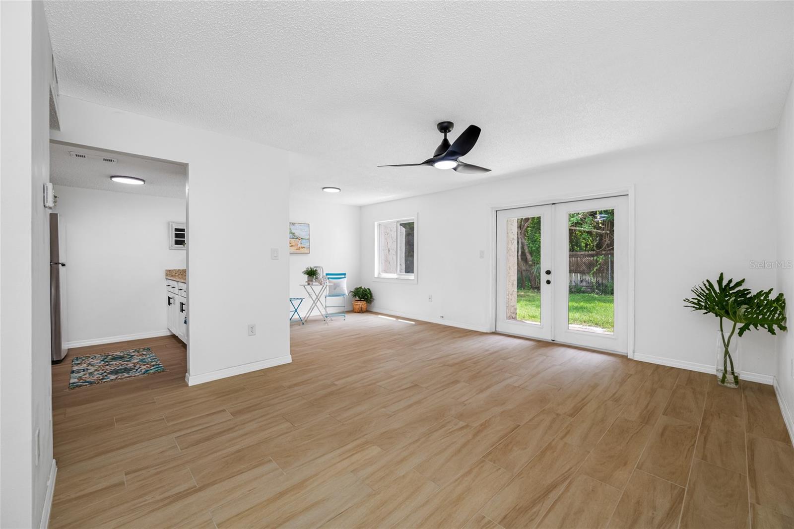 Image 23 of 47 For 4215 Bay Drive 1807b