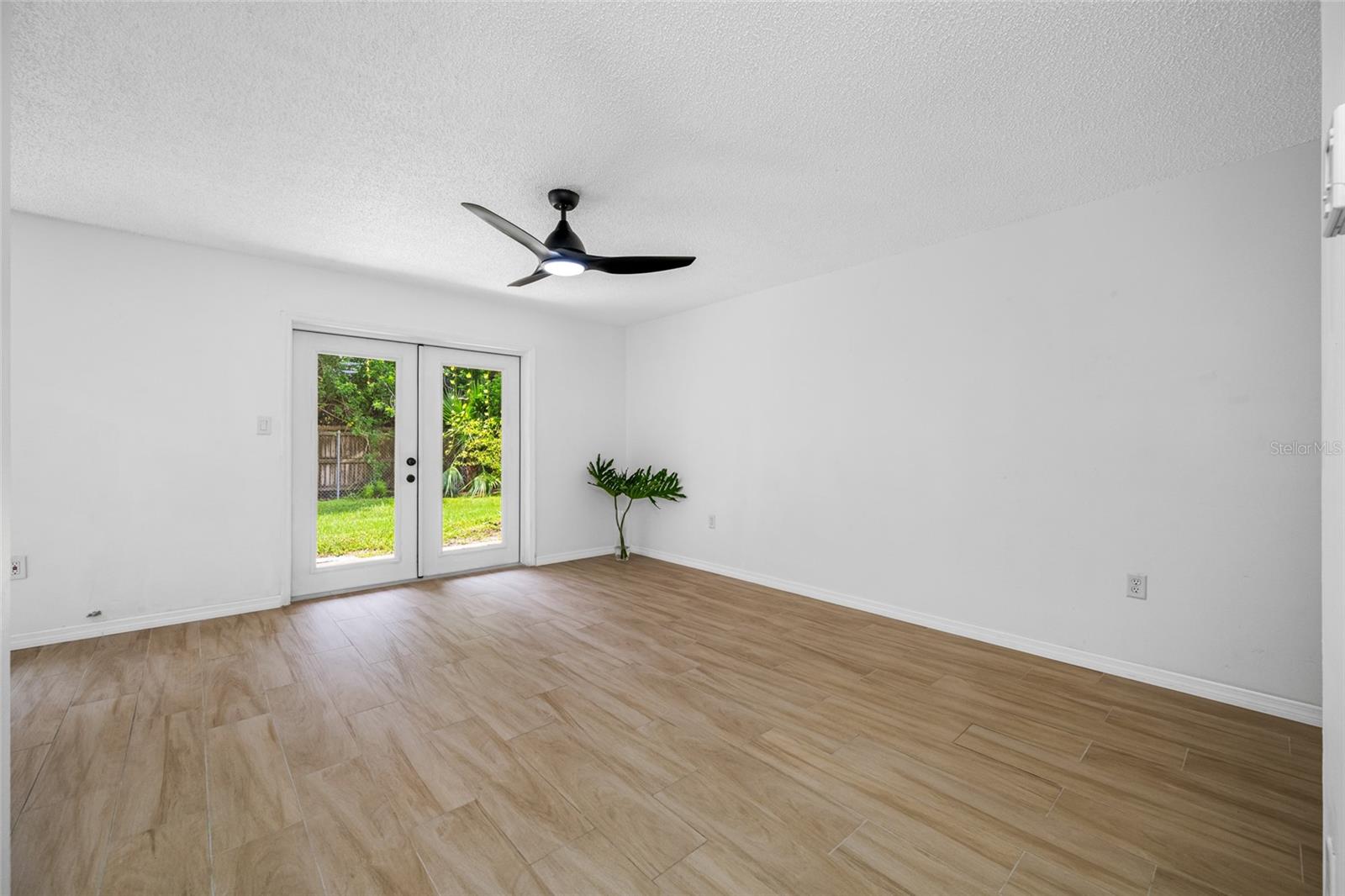 Image 24 of 47 For 4215 Bay Drive 1807b