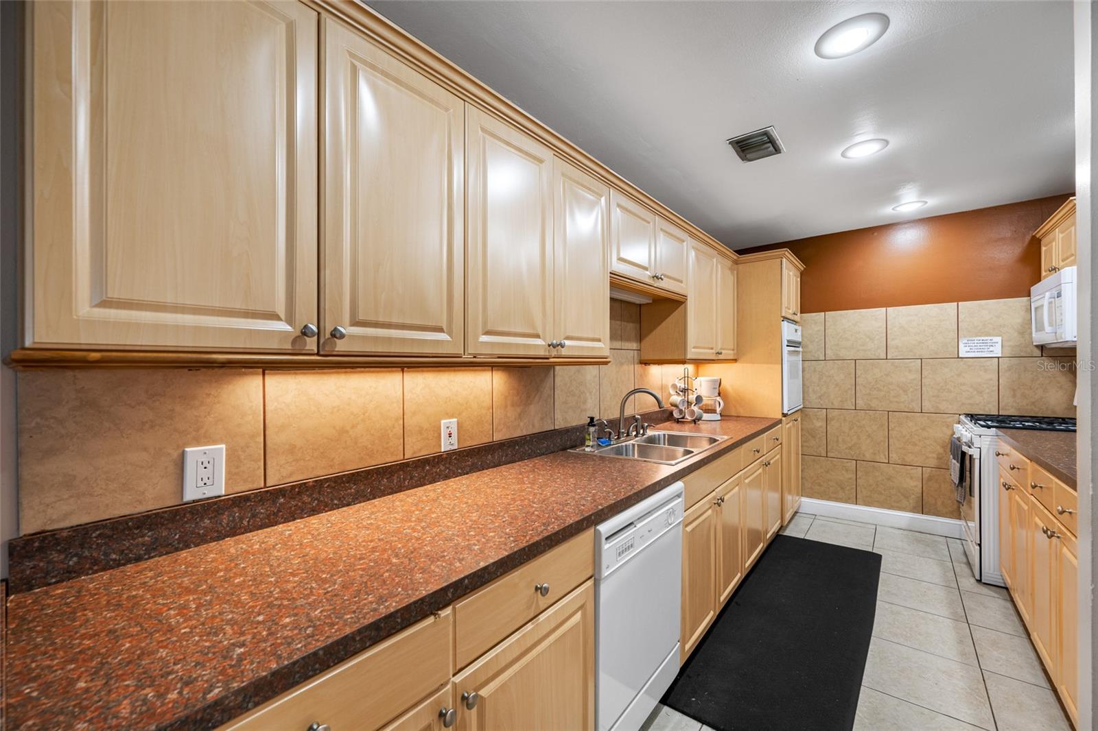 Image 39 of 47 For 4215 Bay Drive 1807b
