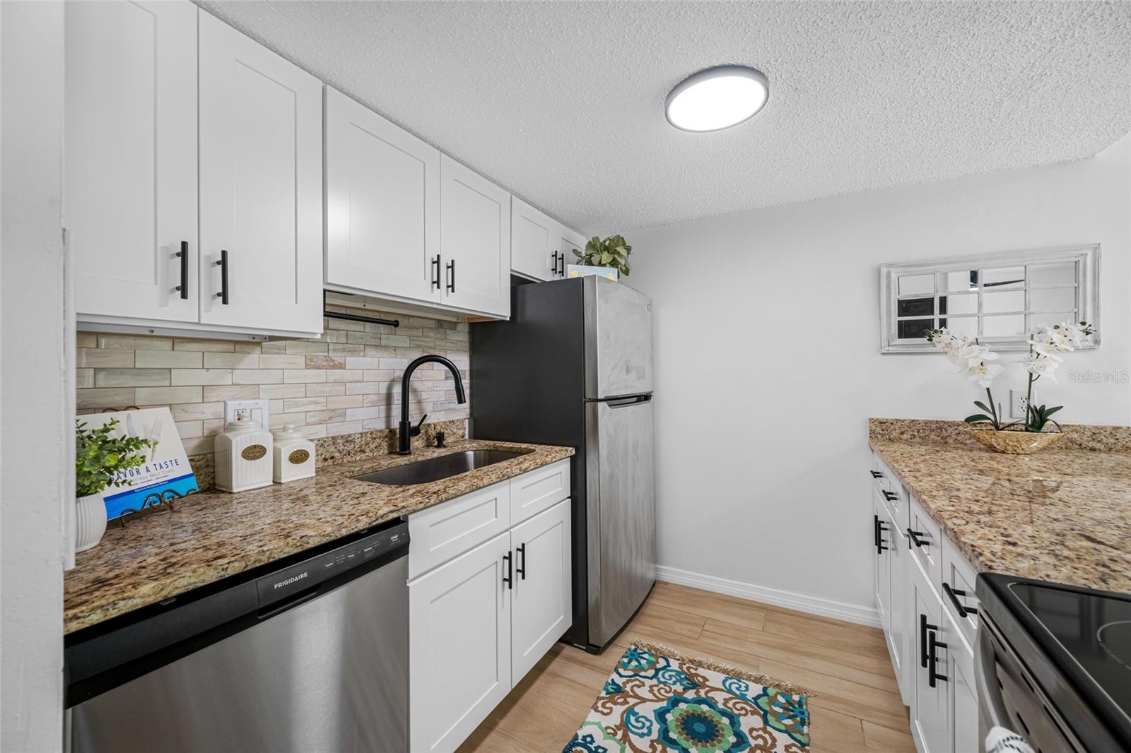 Image 6 of 47 For 4215 Bay Drive 1807b