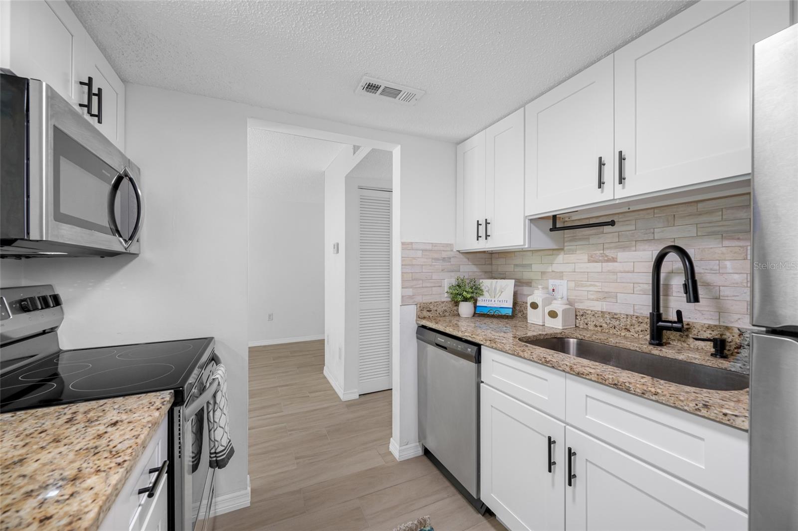 Image 9 of 47 For 4215 Bay Drive 1807b