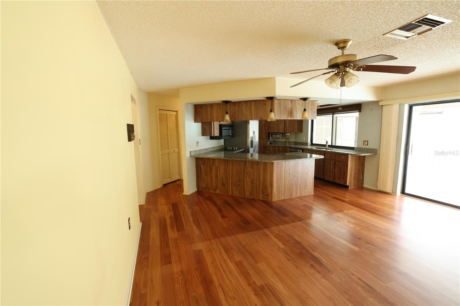 Image 9 of 33 For 7132 Box Elder Drive