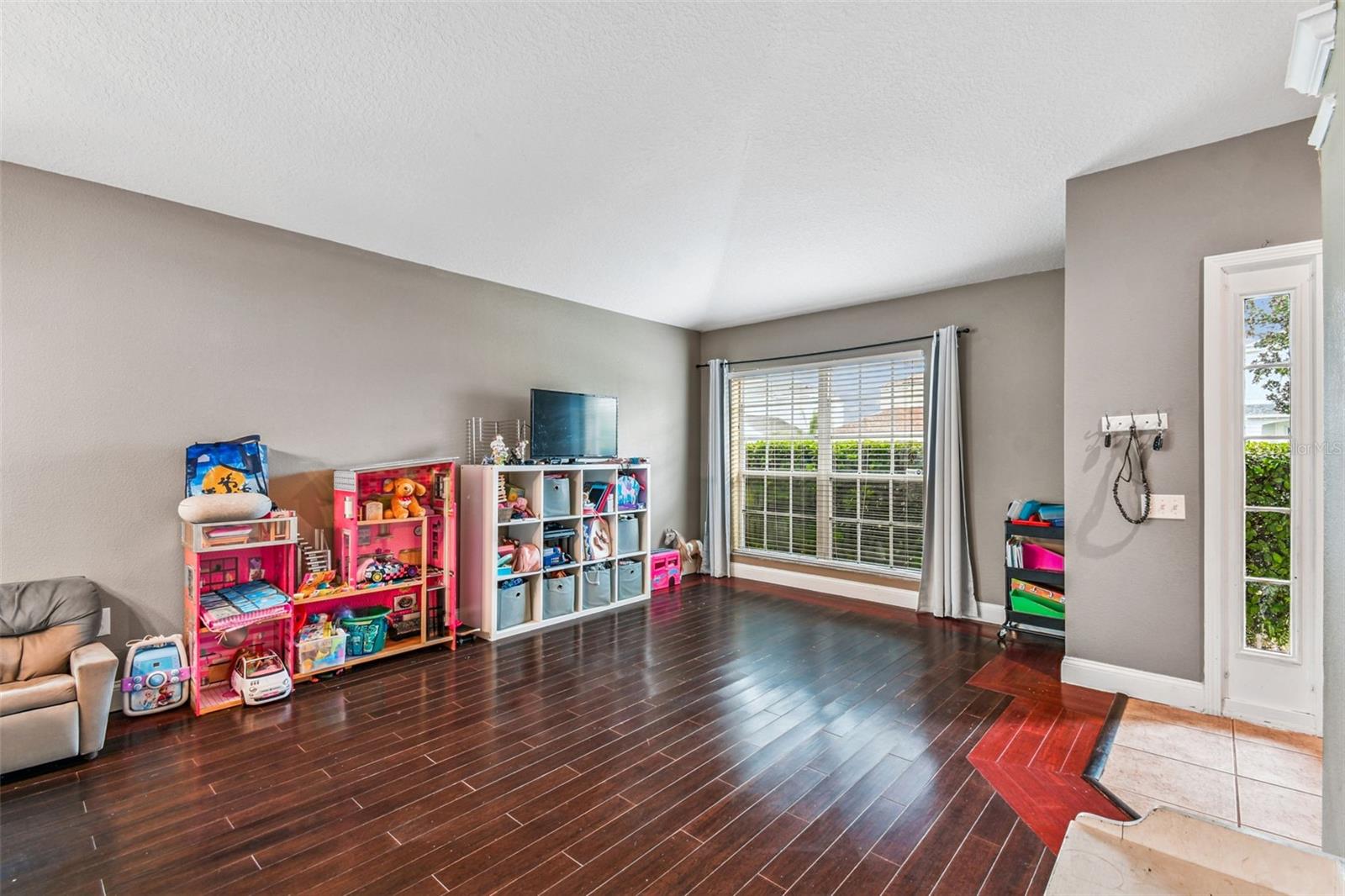 Image 10 of 66 For 7653 Outerbridge Street
