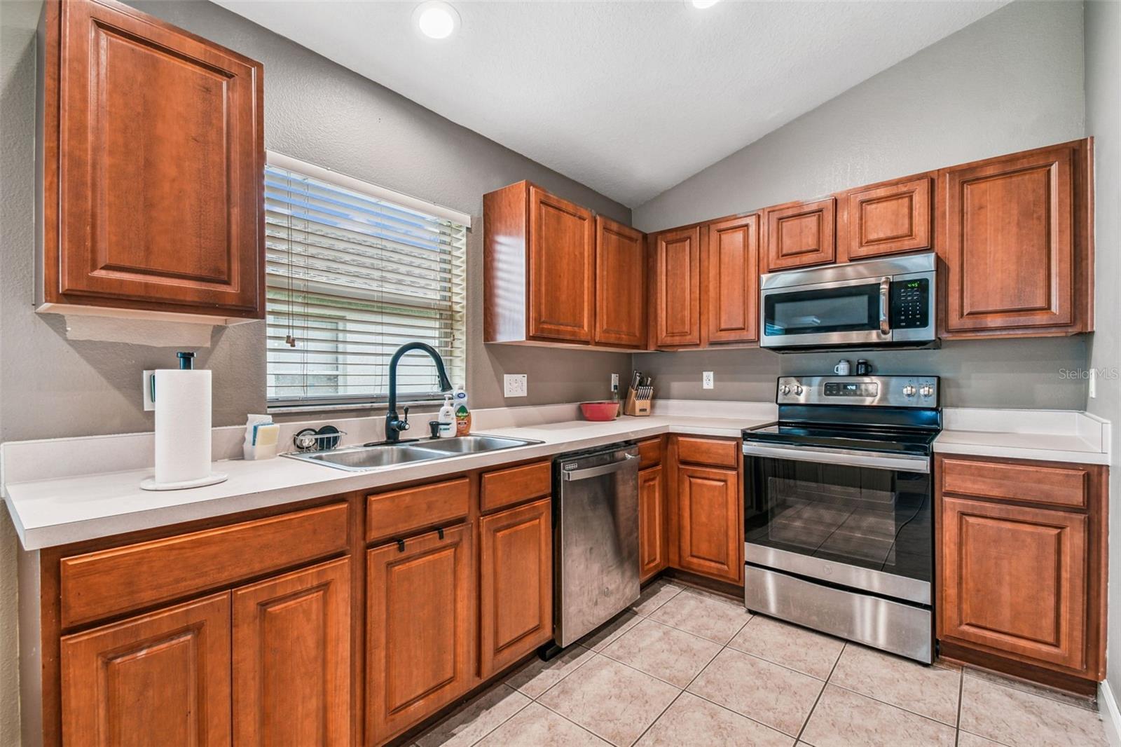 Image 16 of 66 For 7653 Outerbridge Street
