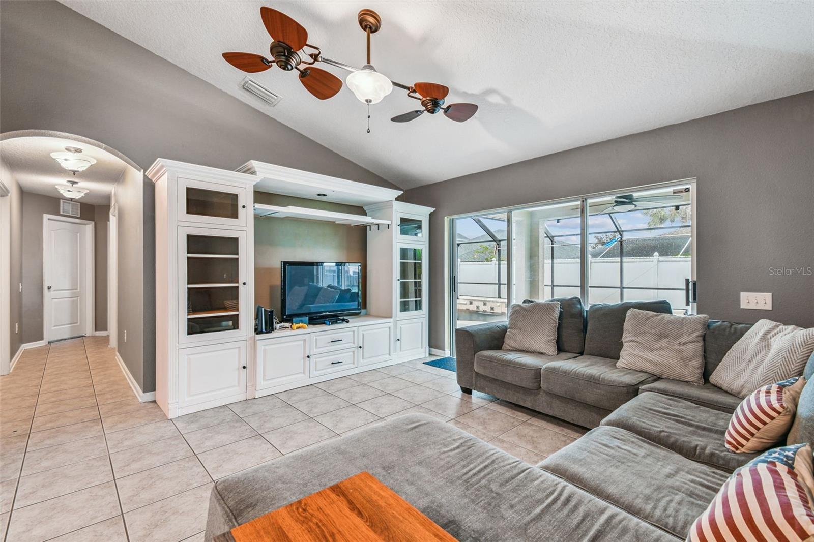 Image 21 of 66 For 7653 Outerbridge Street