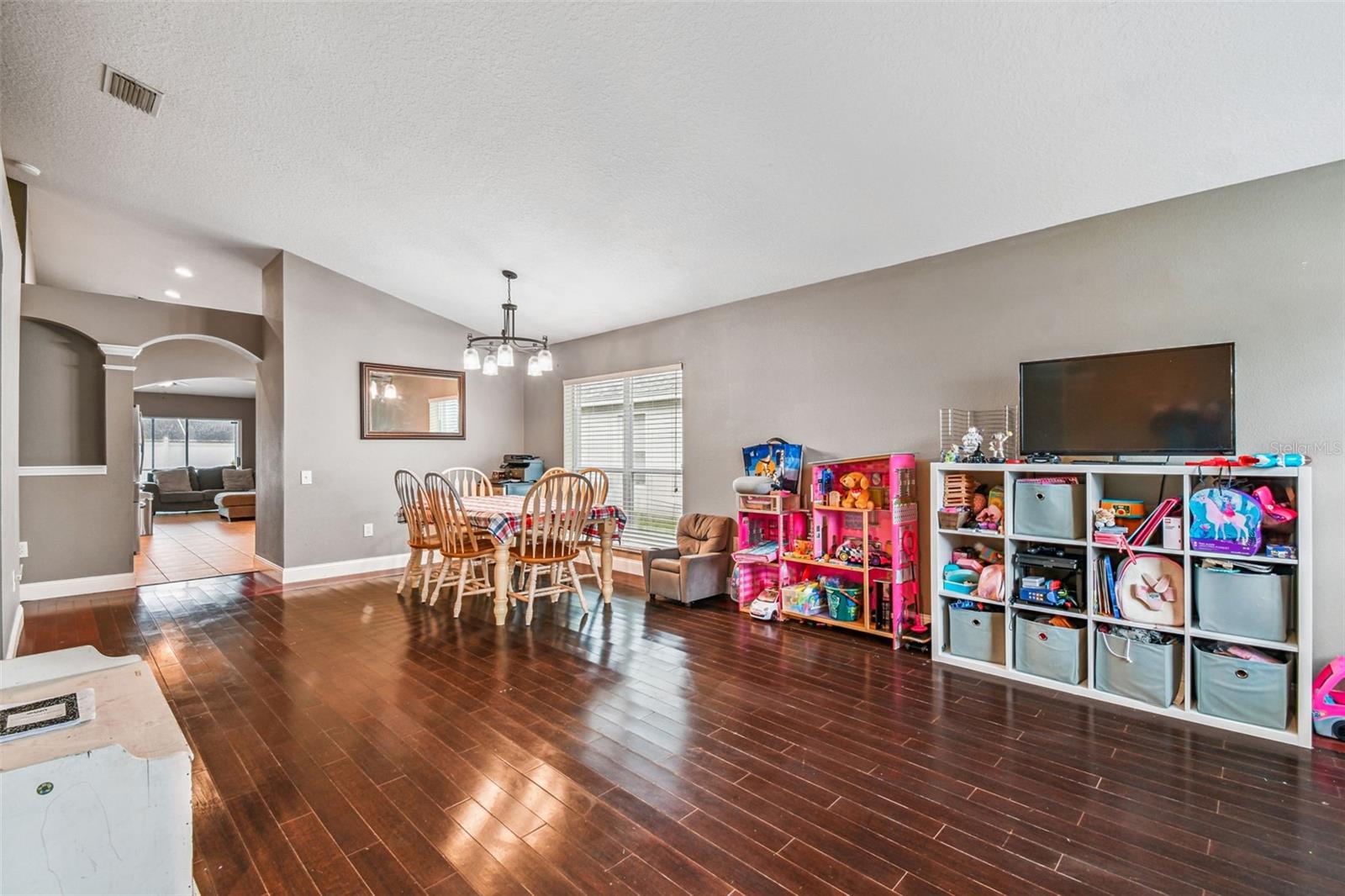 Image 8 of 66 For 7653 Outerbridge Street