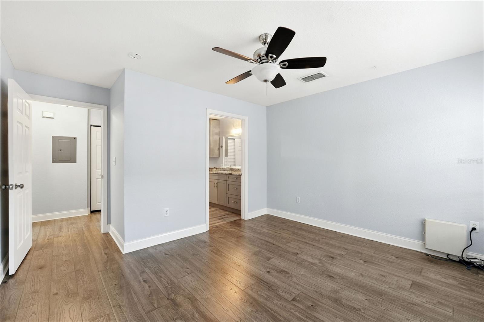 Image 14 of 27 For 9368 Lake Chase Island Way 9368