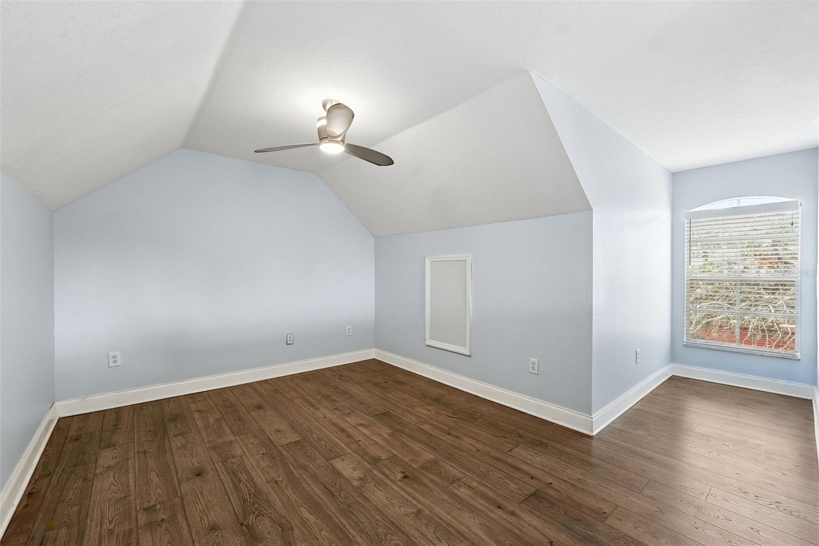 Image 22 of 27 For 9368 Lake Chase Island Way 9368
