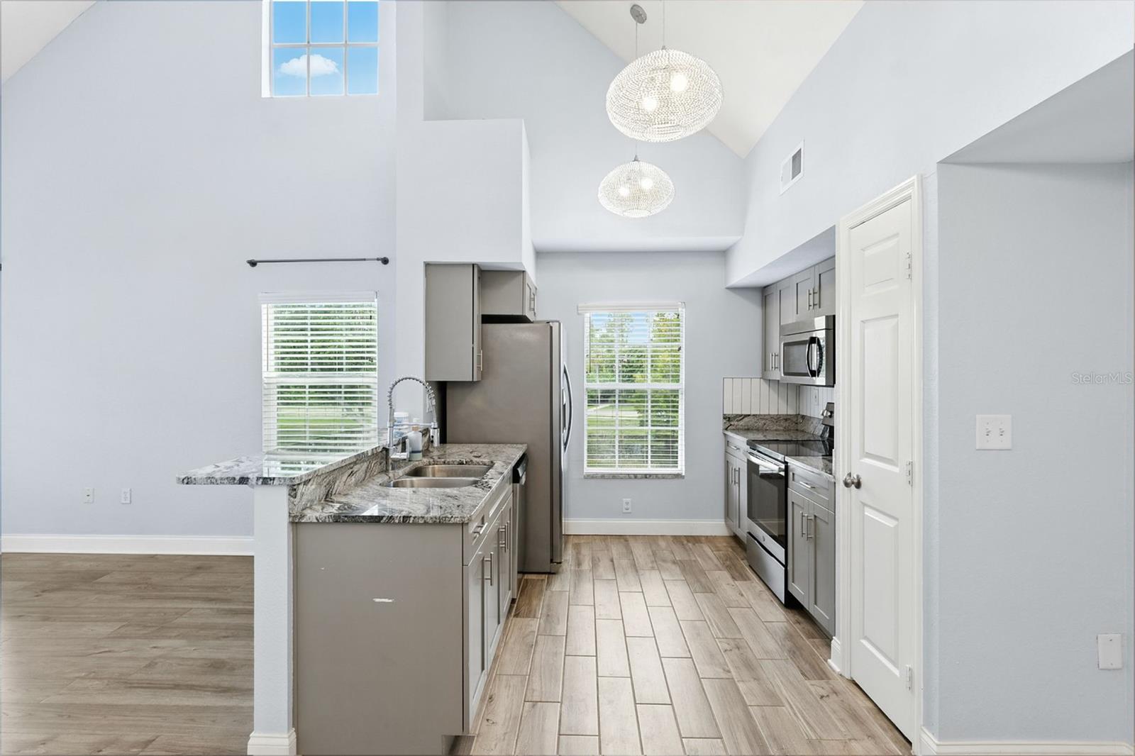 Image 7 of 27 For 9368 Lake Chase Island Way 9368