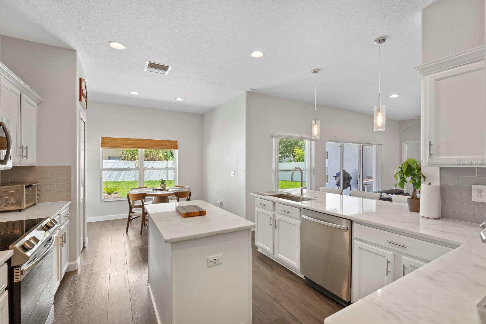 Image 11 of 62 For 1414 Emerald Hill Way