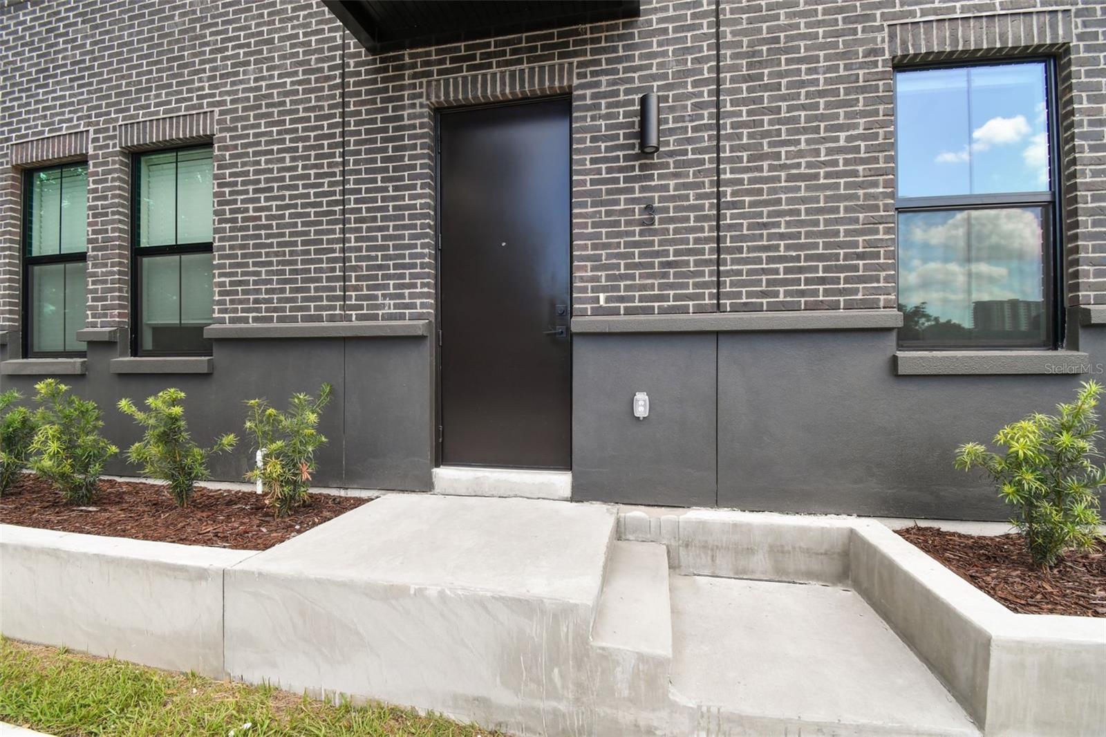 Image 11 of 88 For 1218 Kay Street 12