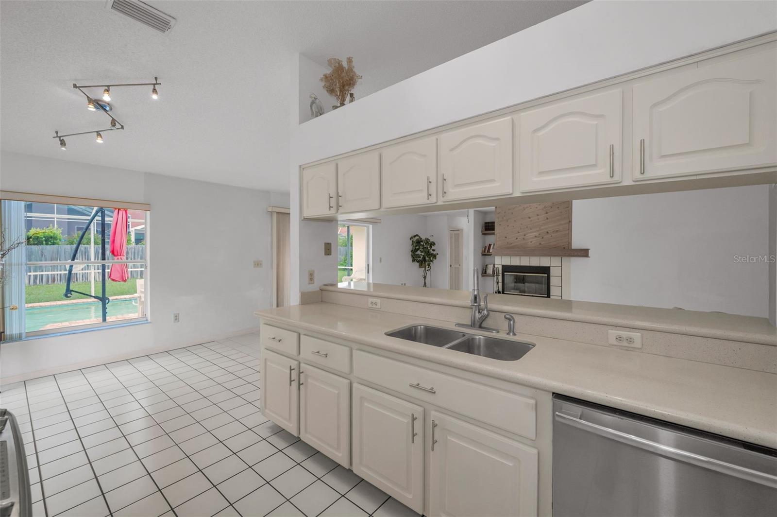 Image 18 of 80 For 2796 Challenger Drive