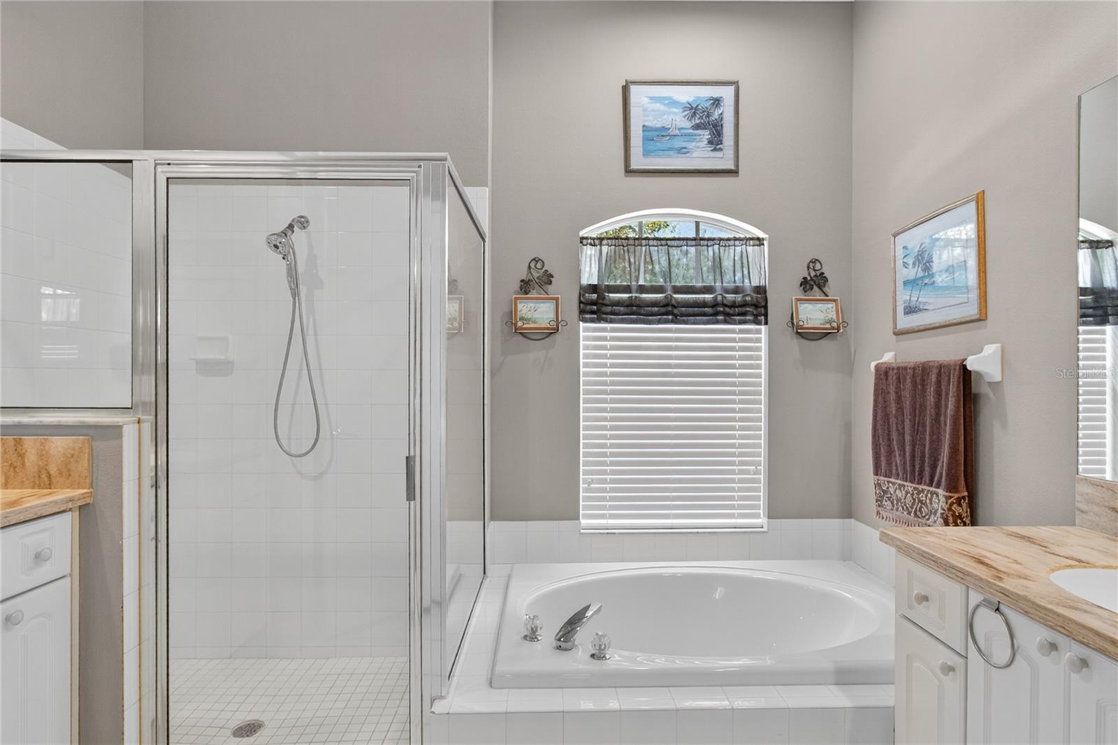 Image 19 of 37 For 488 Bridle Path Way