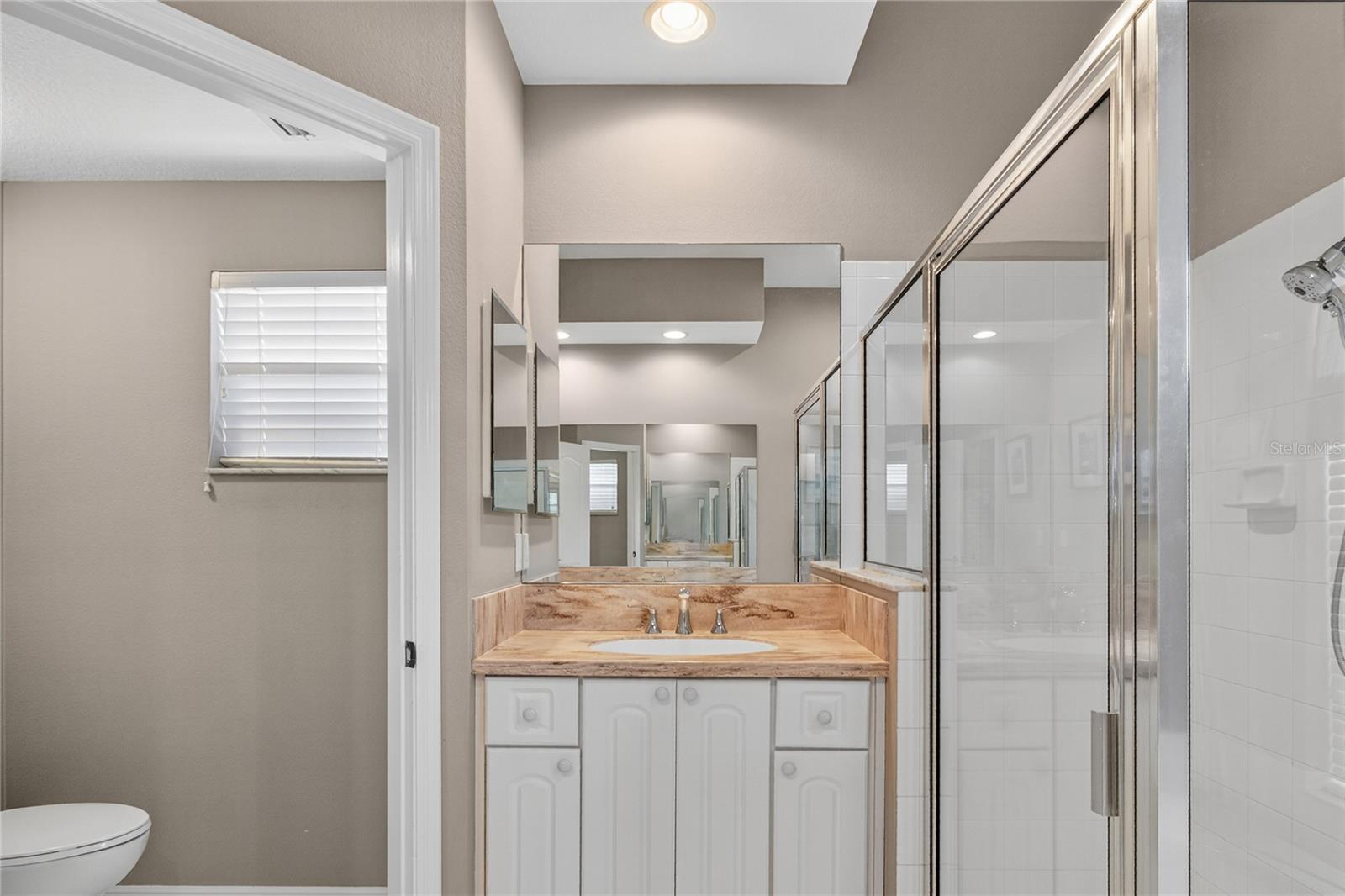 Image 21 of 37 For 488 Bridle Path Way