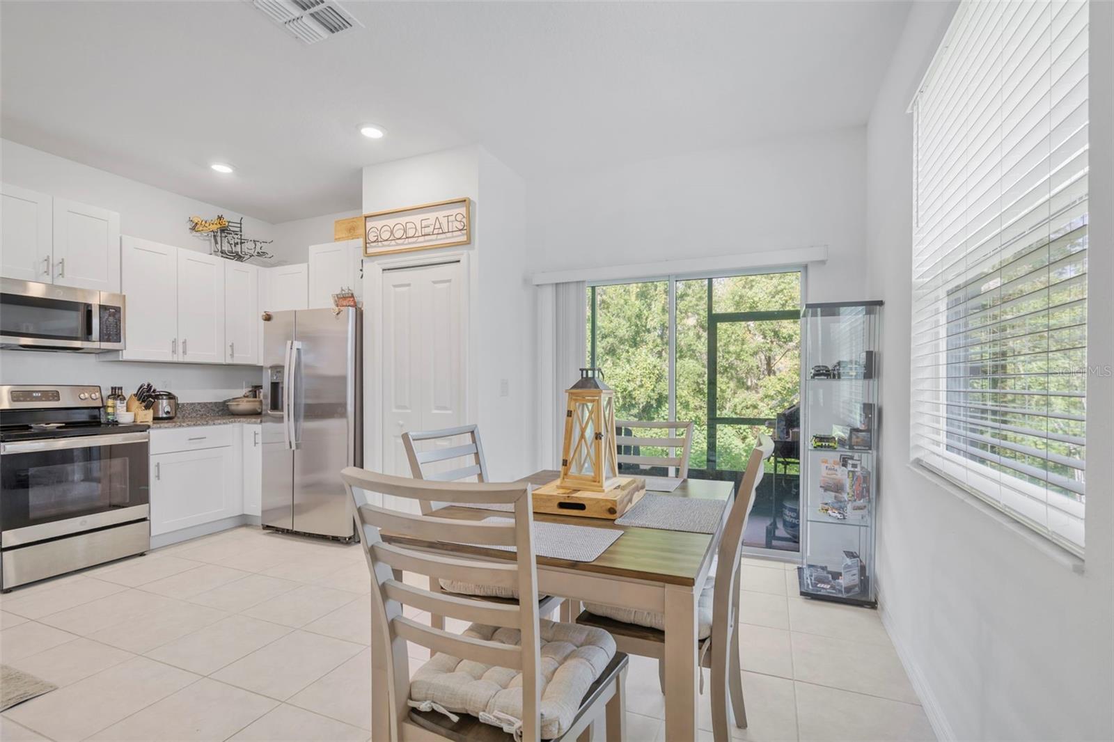 Image 16 of 40 For 6033 Acara Lane