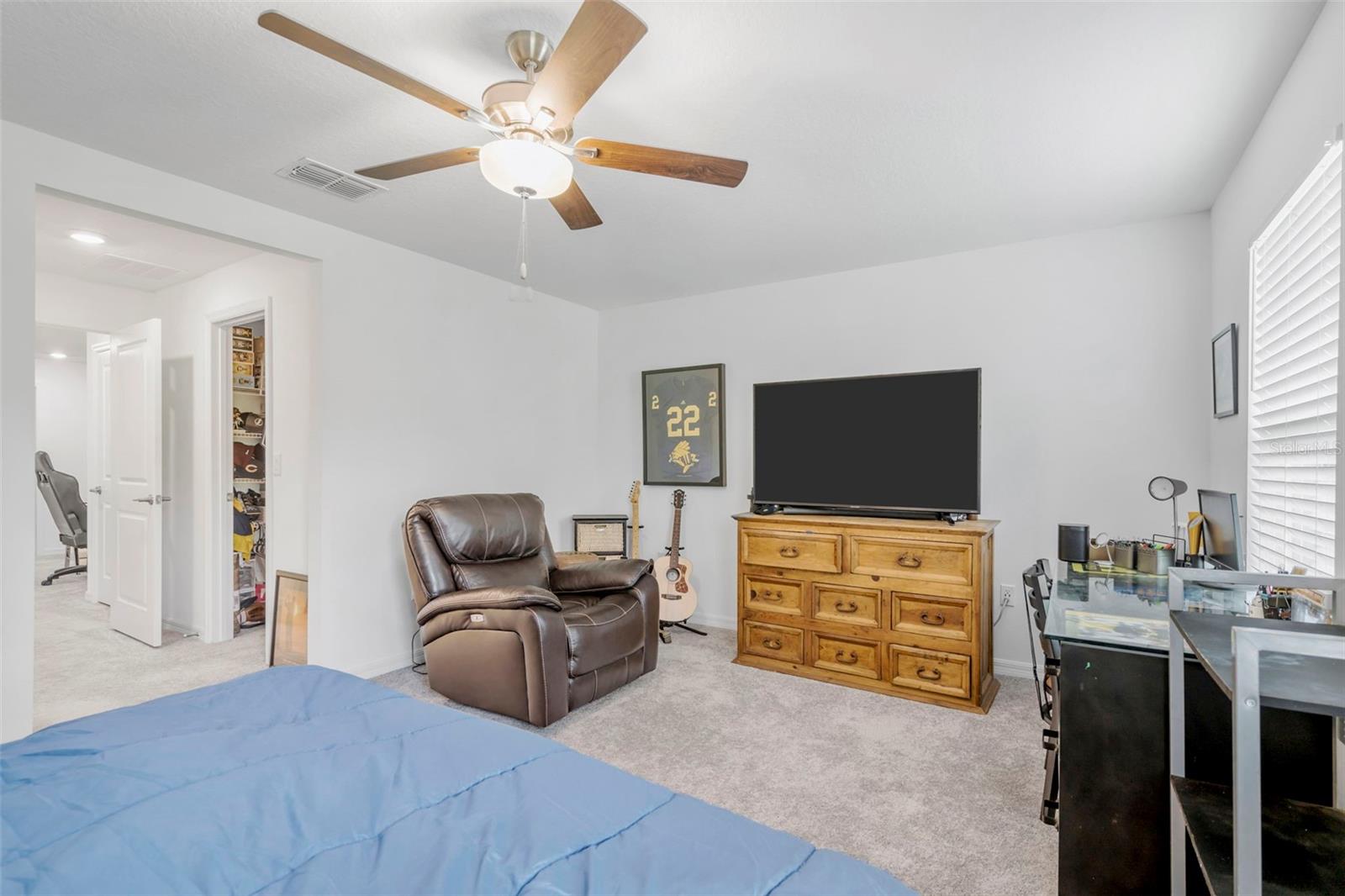 Image 21 of 40 For 6033 Acara Lane