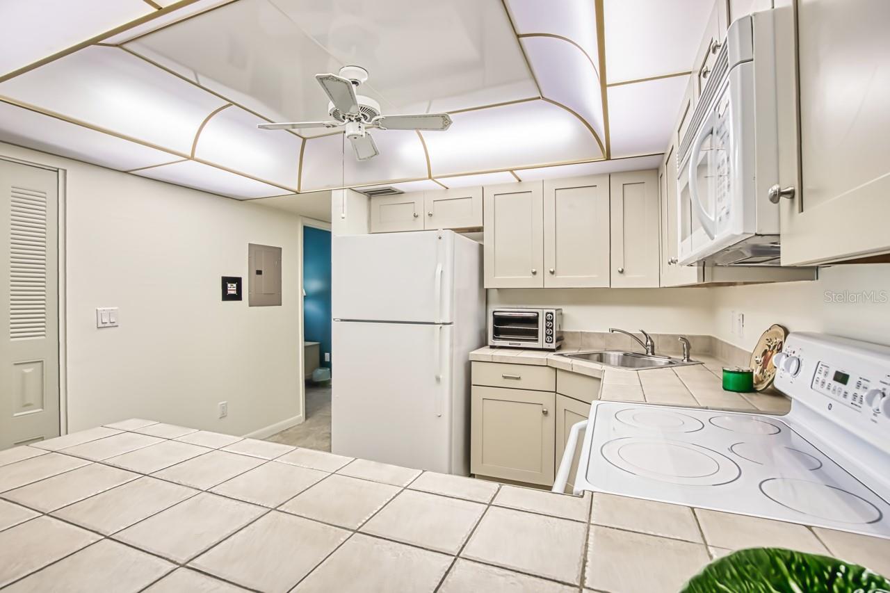 Image 4 of 37 For 2300 Aaron Street 216