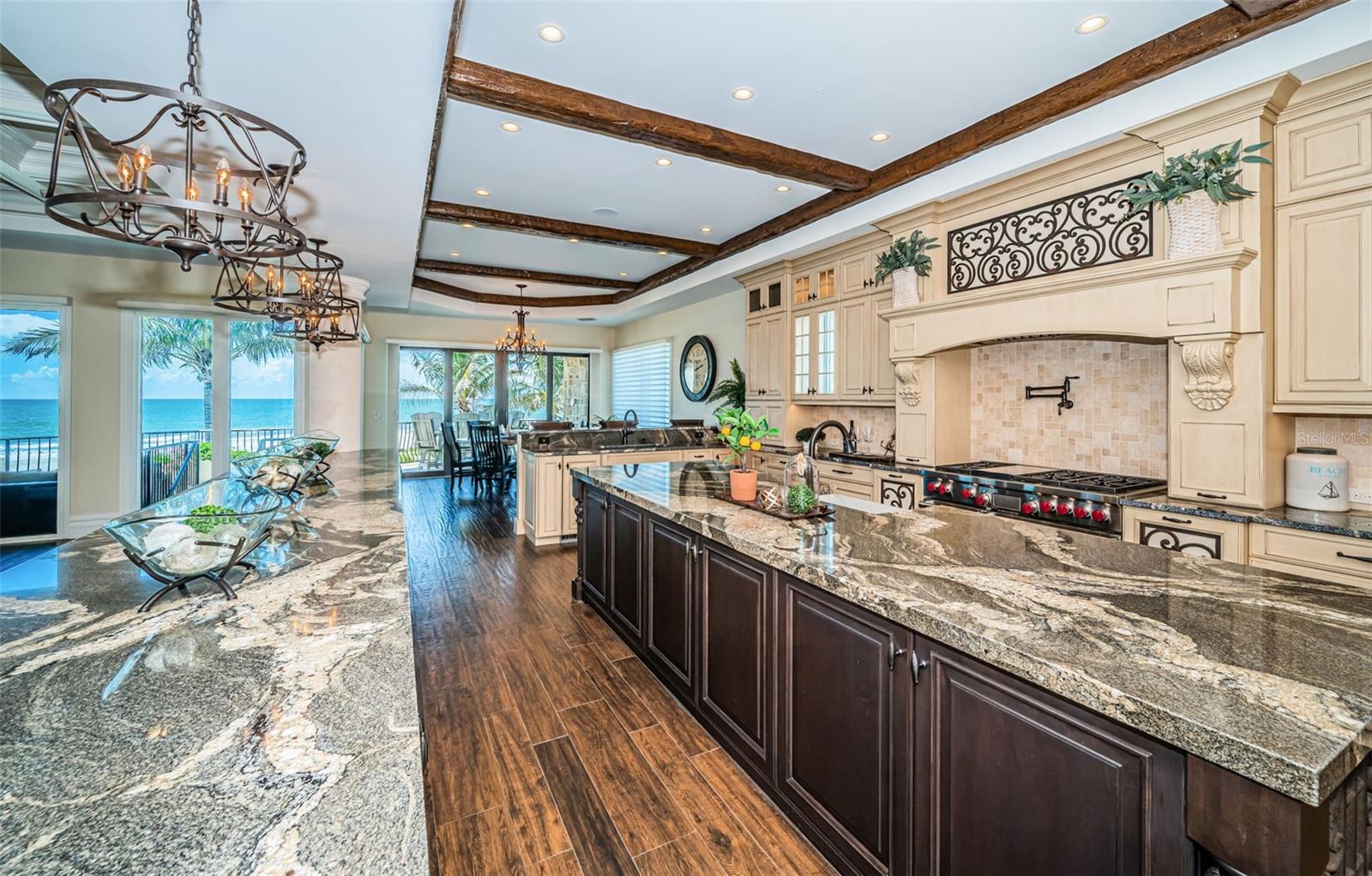 Listing photo id 14 for 17824 Lee Avenue