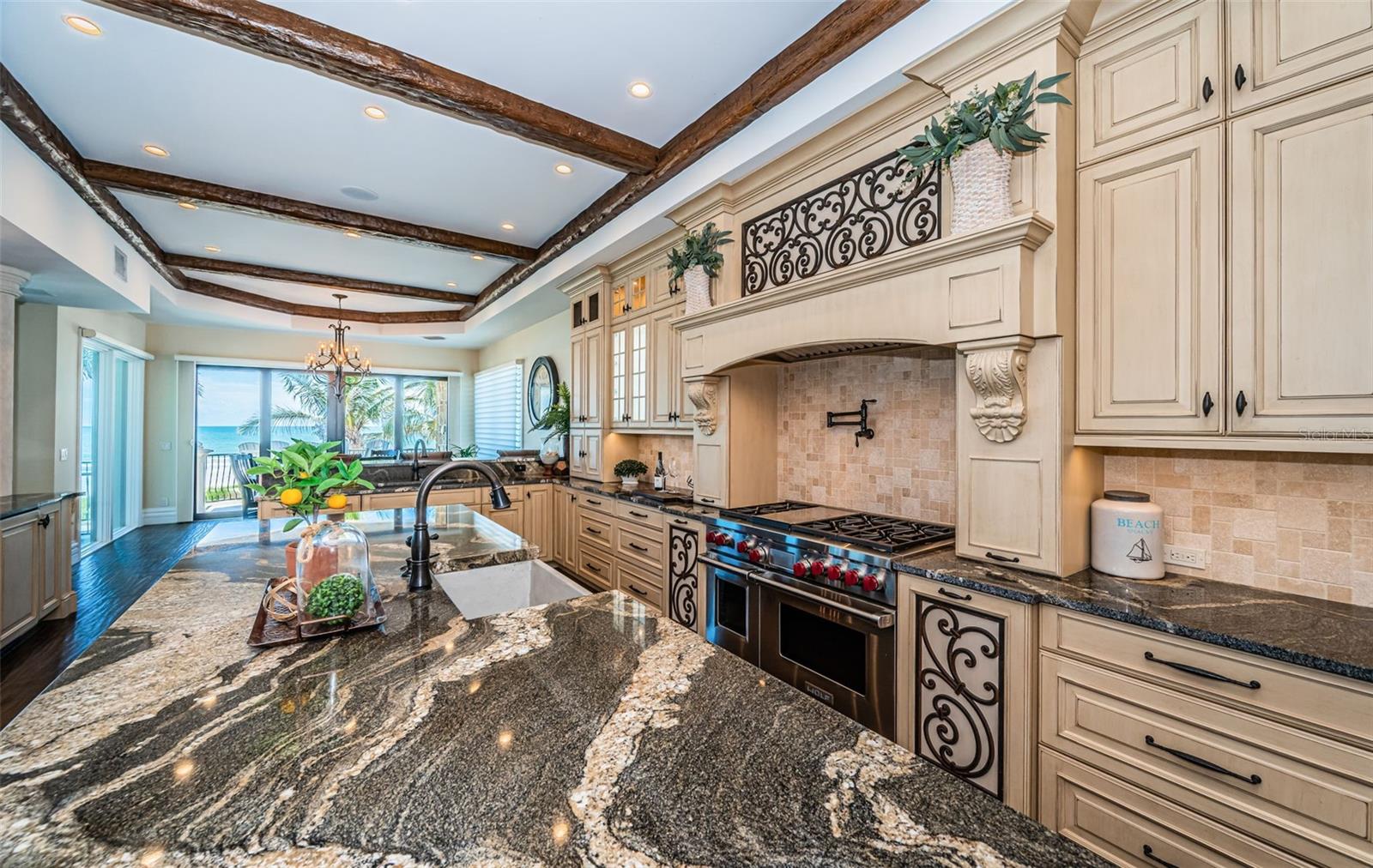 Listing photo id 16 for 17824 Lee Avenue