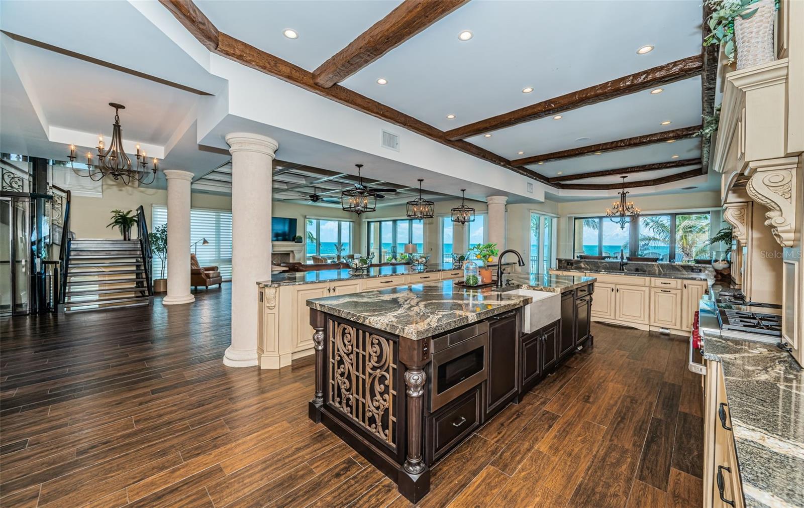 Listing photo id 20 for 17824 Lee Avenue
