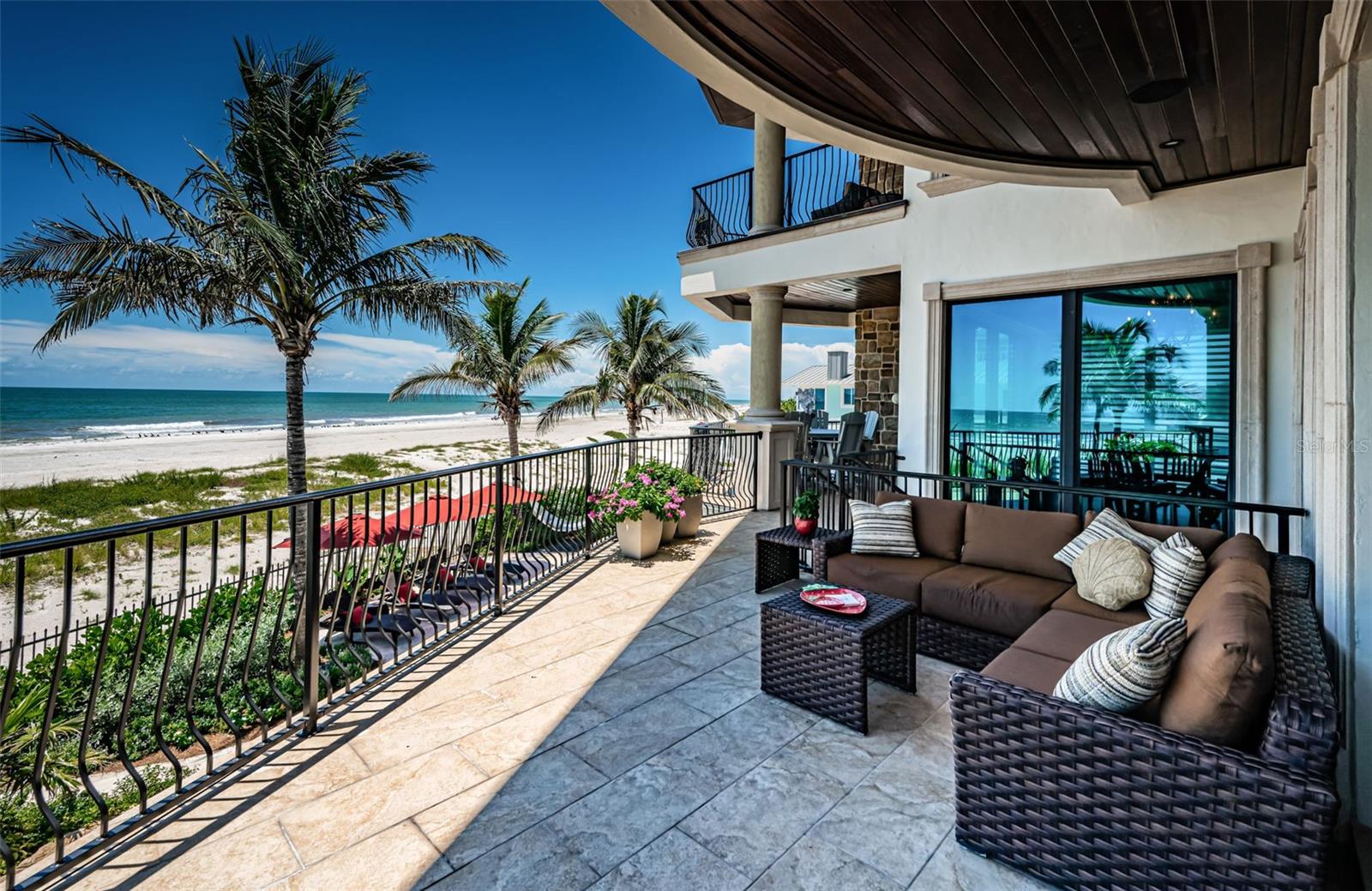 Listing photo id 34 for 17824 Lee Avenue