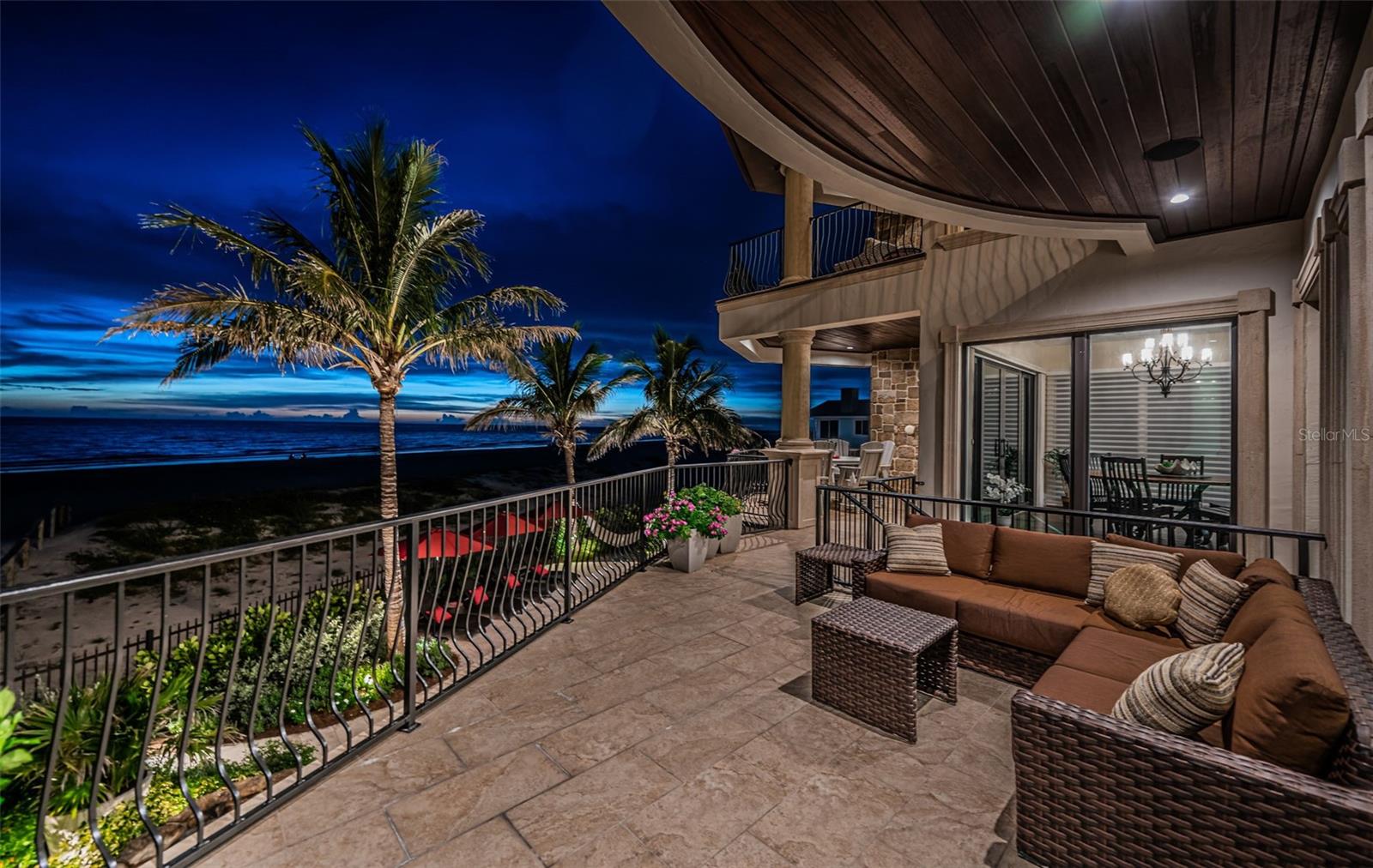 Listing photo id 36 for 17824 Lee Avenue