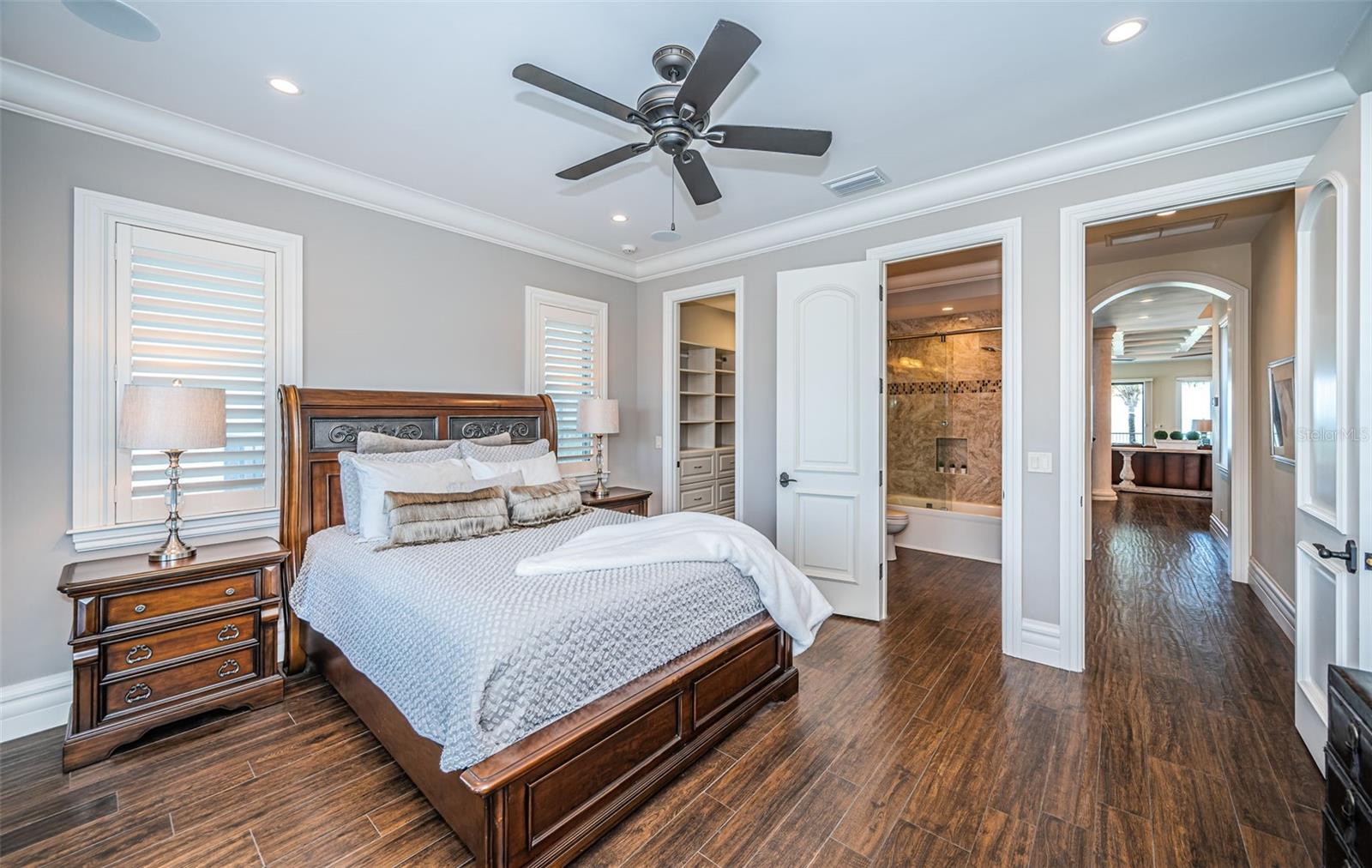 Listing photo id 42 for 17824 Lee Avenue