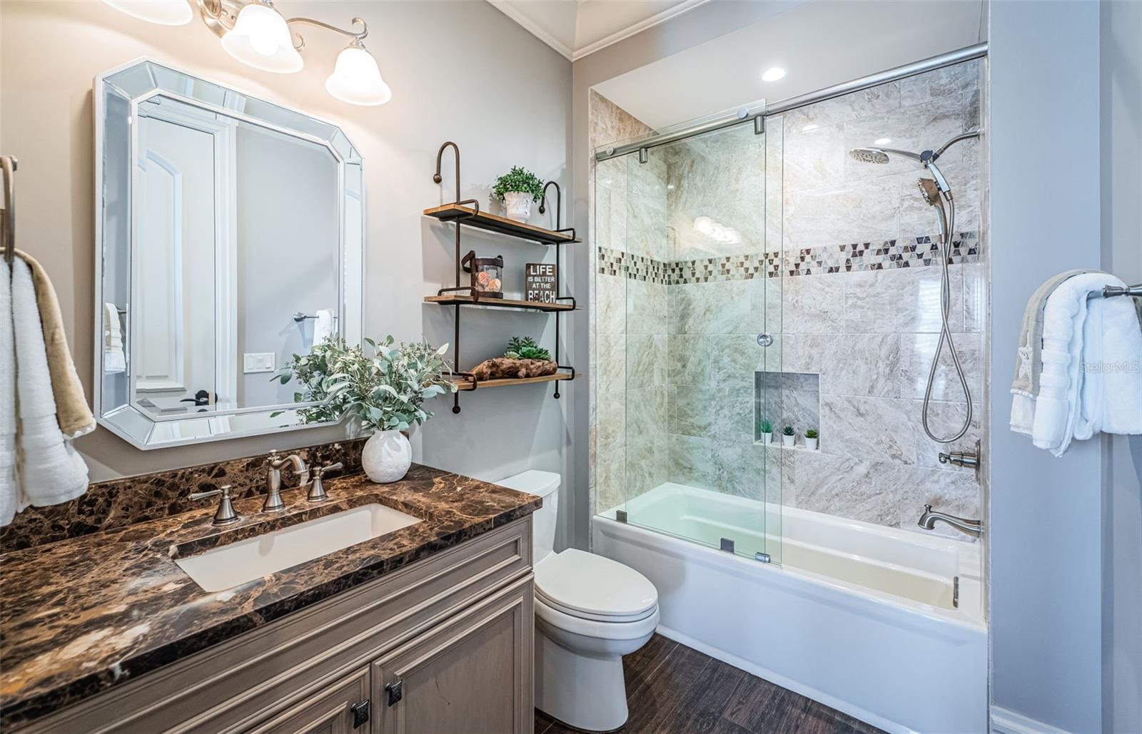 Listing photo id 43 for 17824 Lee Avenue