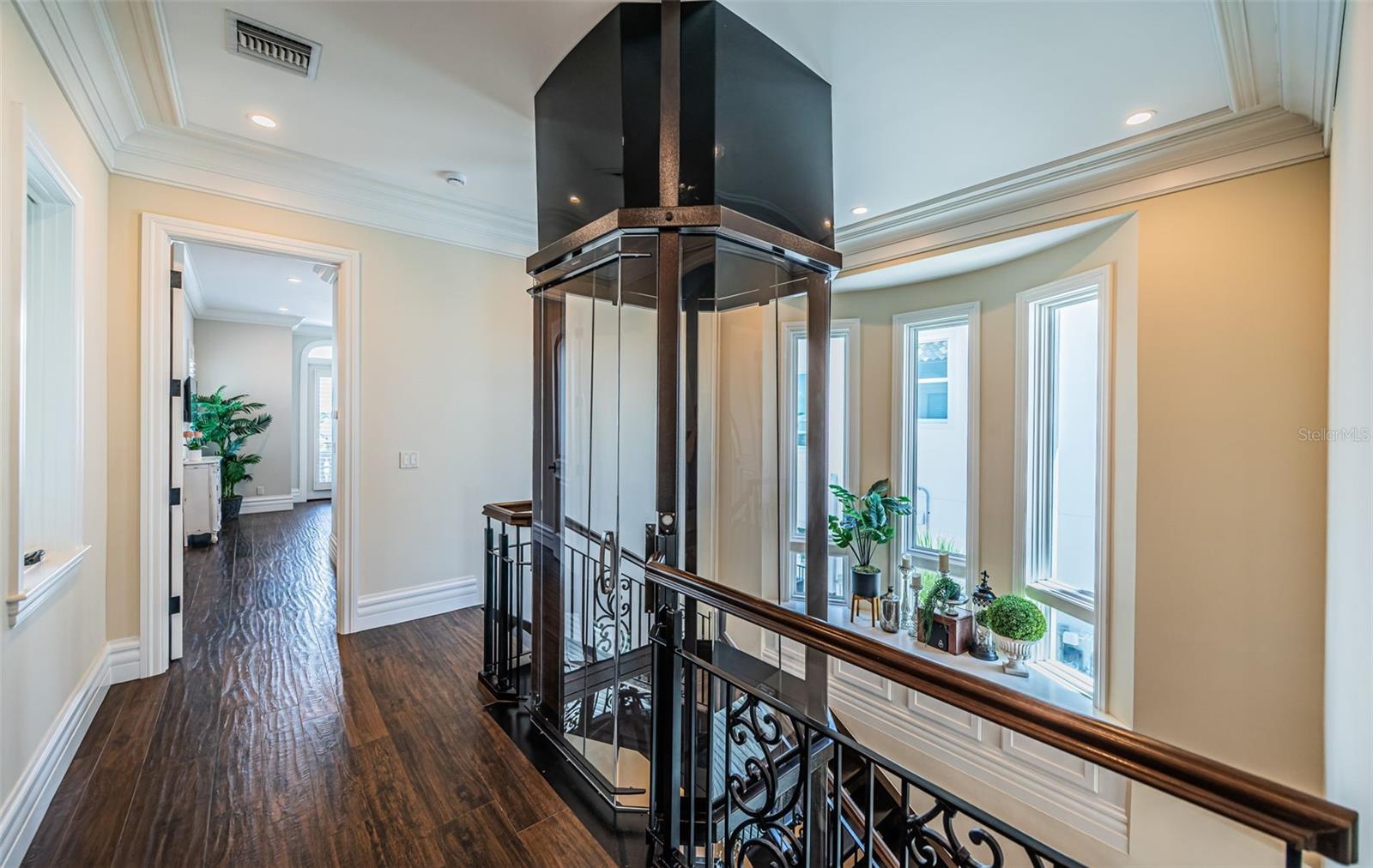 Listing photo id 46 for 17824 Lee Avenue