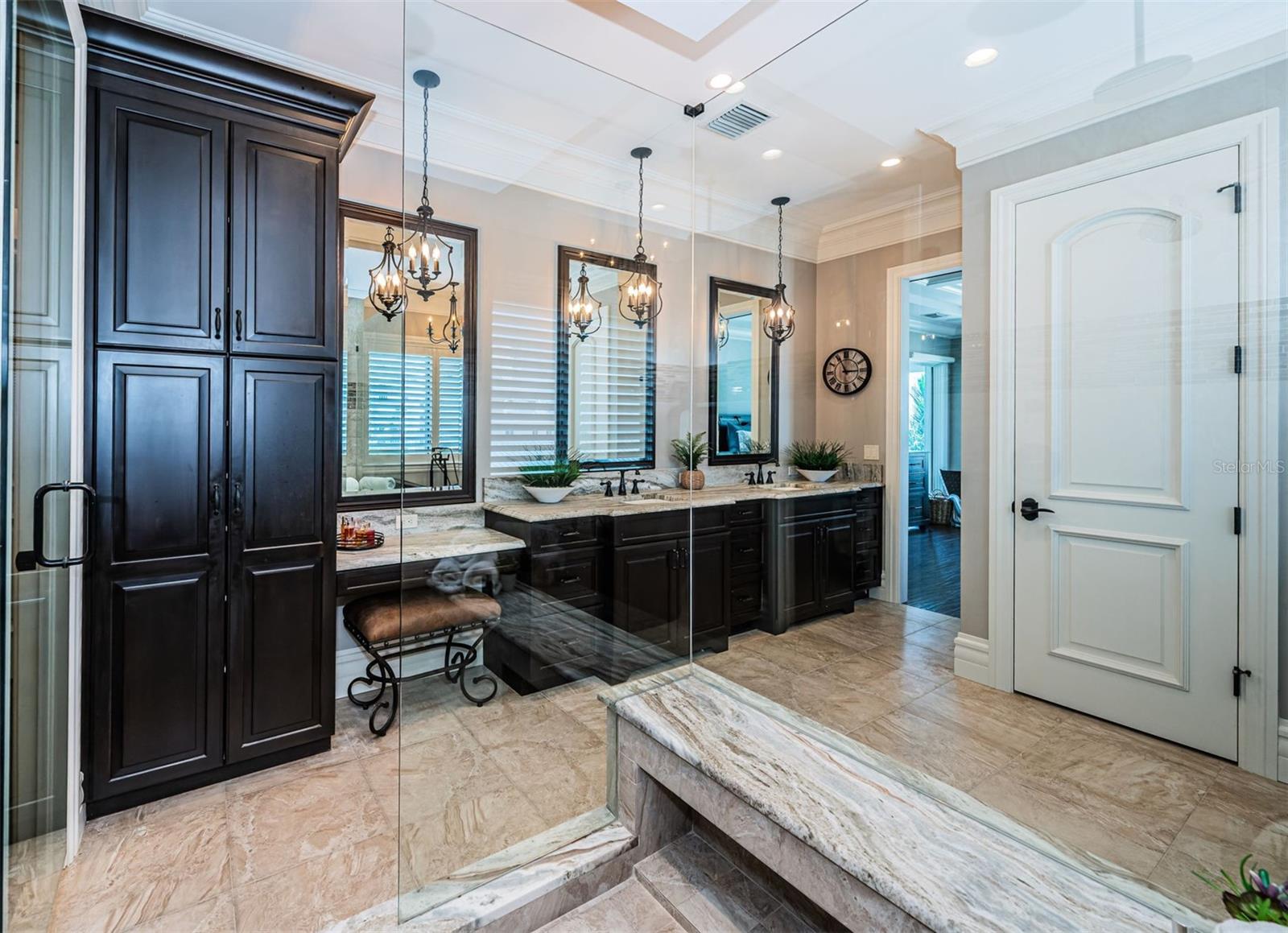 Listing photo id 59 for 17824 Lee Avenue