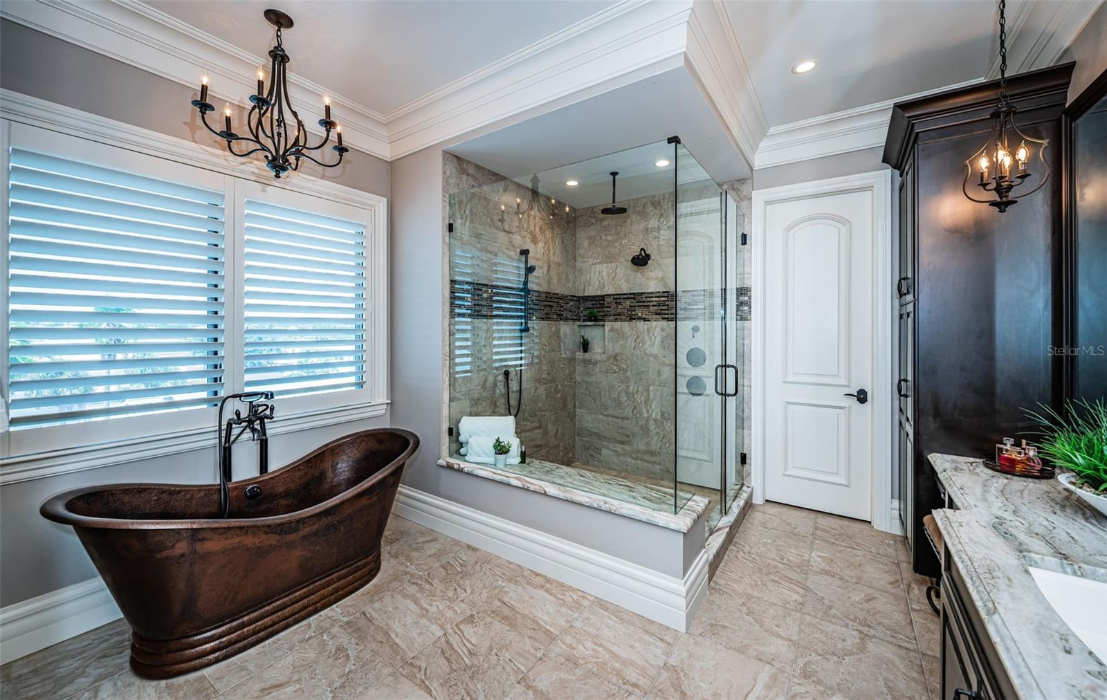 Listing photo id 60 for 17824 Lee Avenue