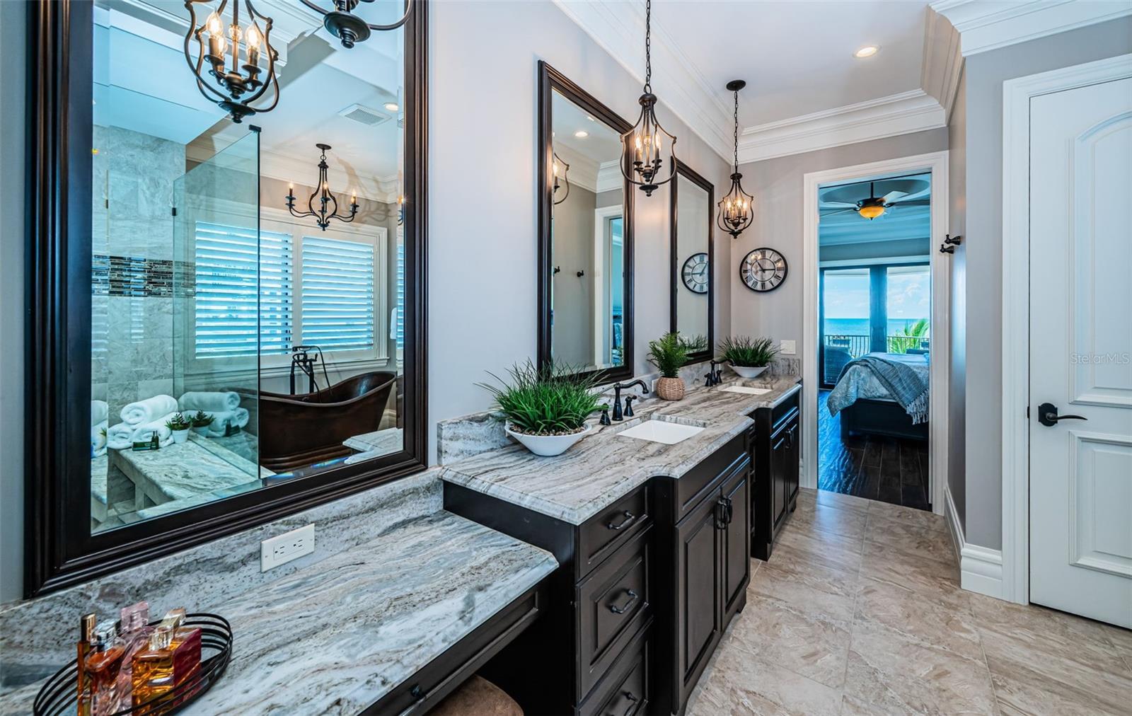 Listing photo id 61 for 17824 Lee Avenue