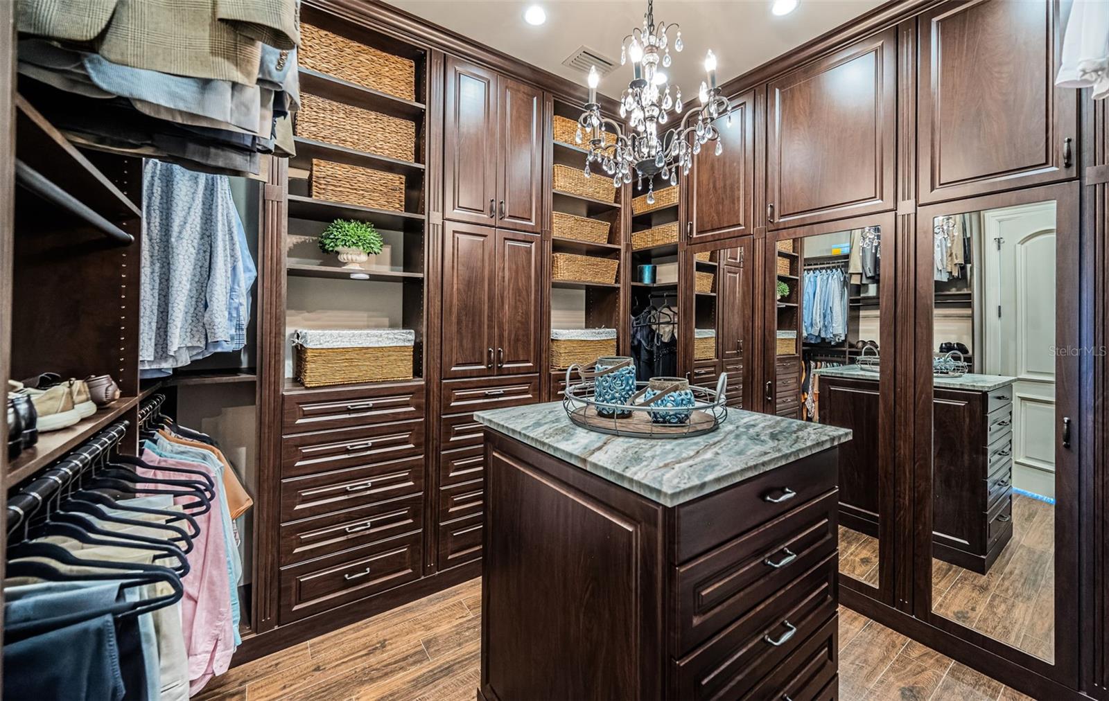 Listing photo id 62 for 17824 Lee Avenue