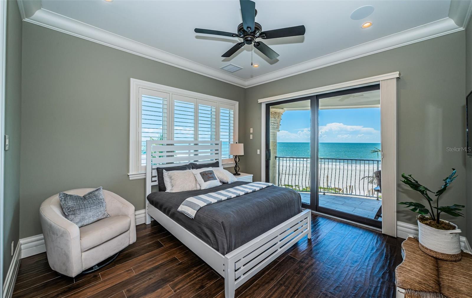 Listing photo id 65 for 17824 Lee Avenue