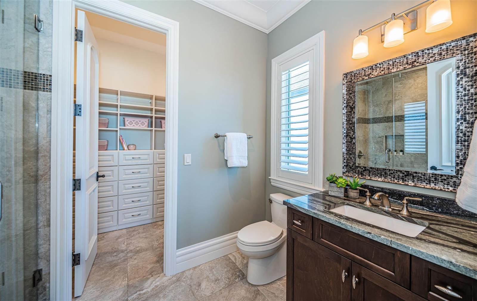 Listing photo id 68 for 17824 Lee Avenue