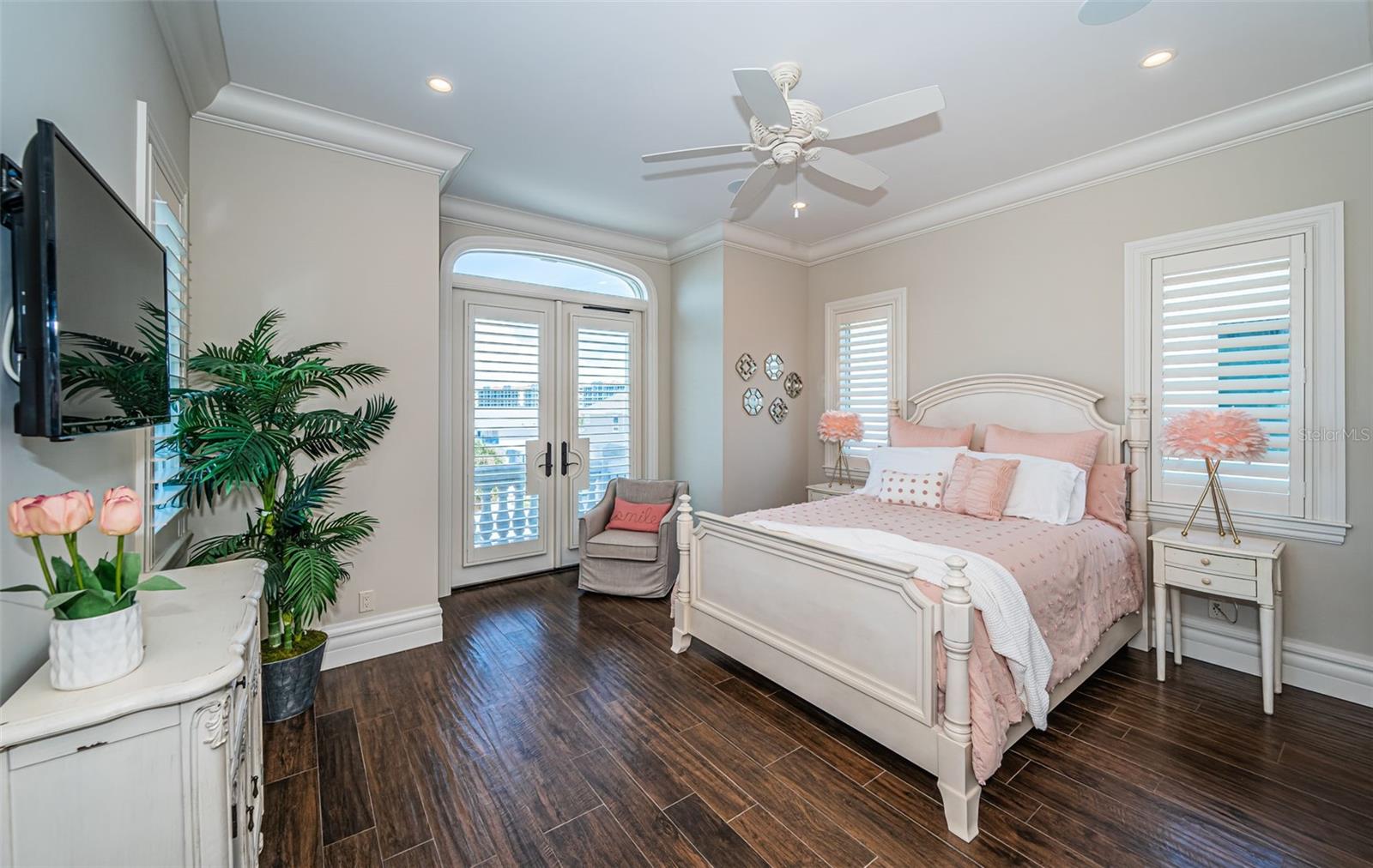 Listing photo id 72 for 17824 Lee Avenue