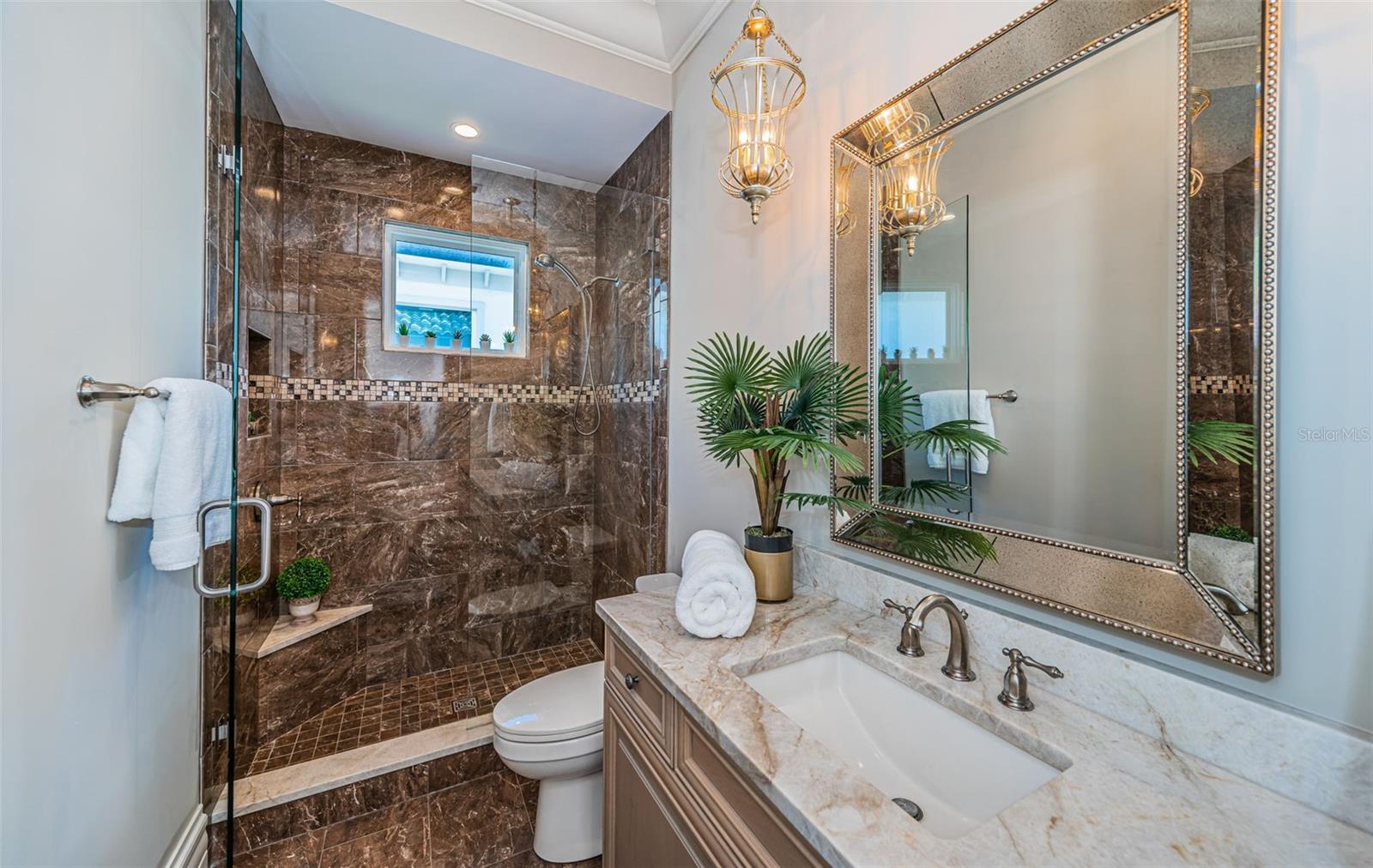 Listing photo id 73 for 17824 Lee Avenue