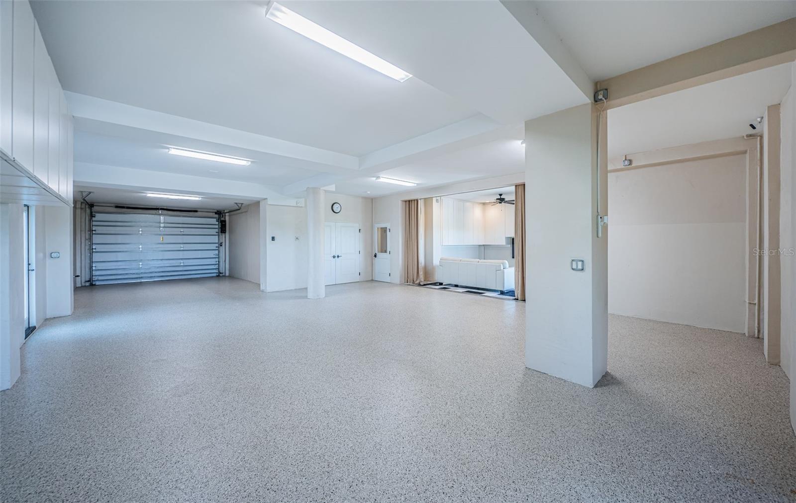 Listing photo id 74 for 17824 Lee Avenue
