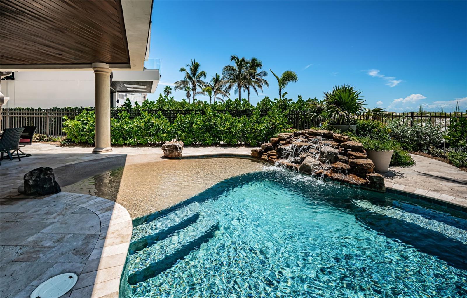 Listing photo id 79 for 17824 Lee Avenue
