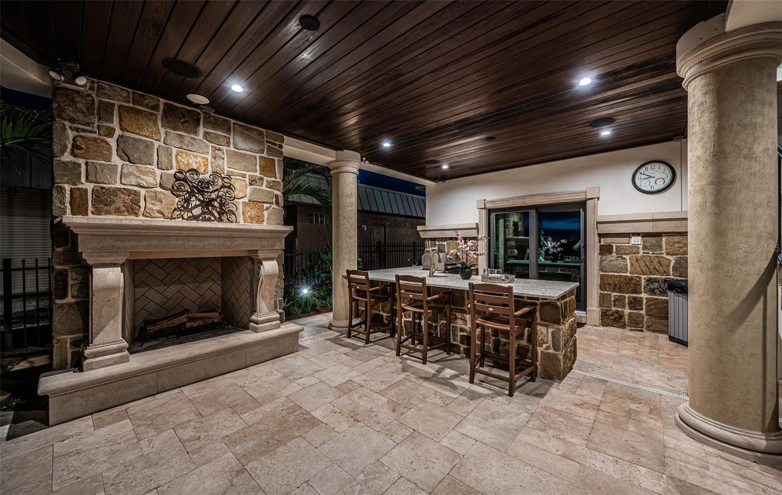 Listing photo id 81 for 17824 Lee Avenue
