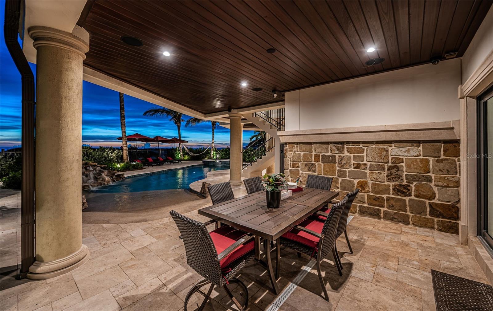 Listing photo id 84 for 17824 Lee Avenue