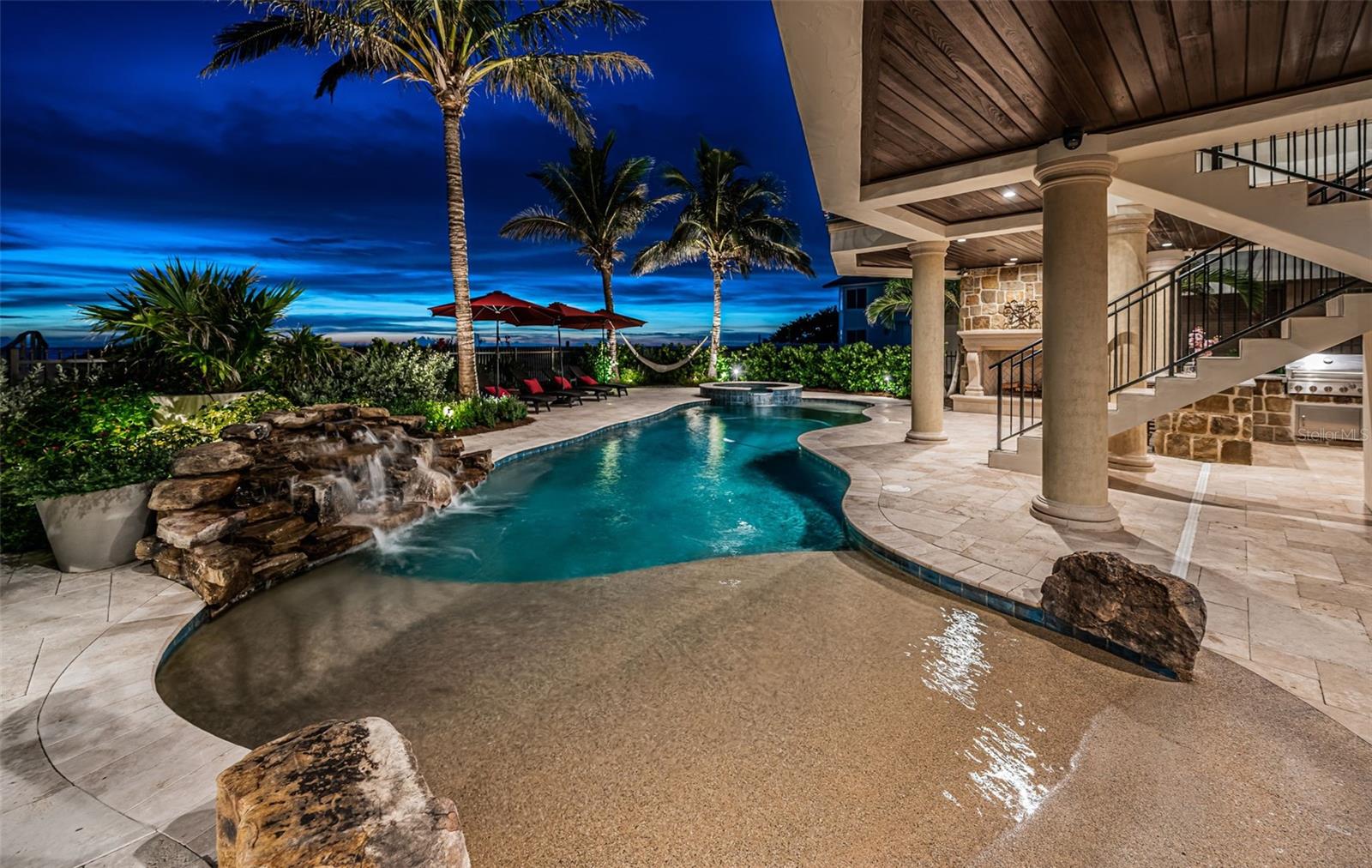 Listing photo id 85 for 17824 Lee Avenue
