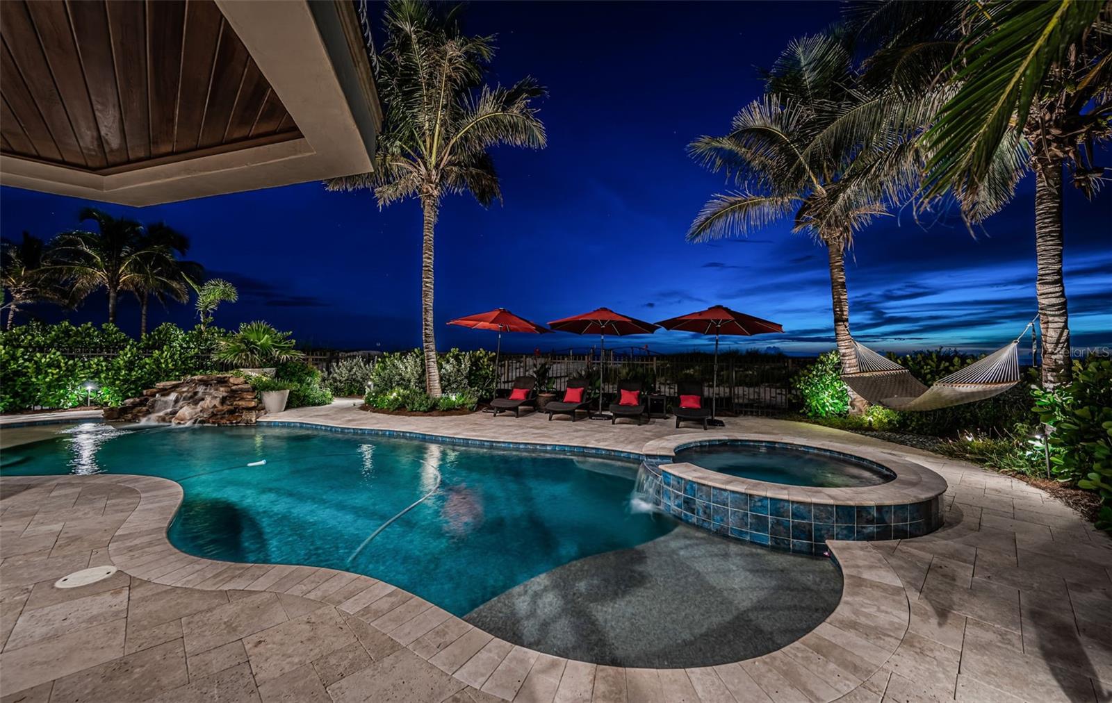 Listing photo id 86 for 17824 Lee Avenue