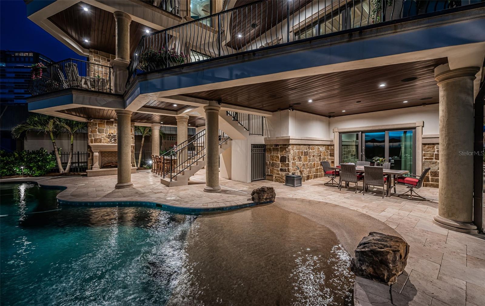 Listing photo id 87 for 17824 Lee Avenue
