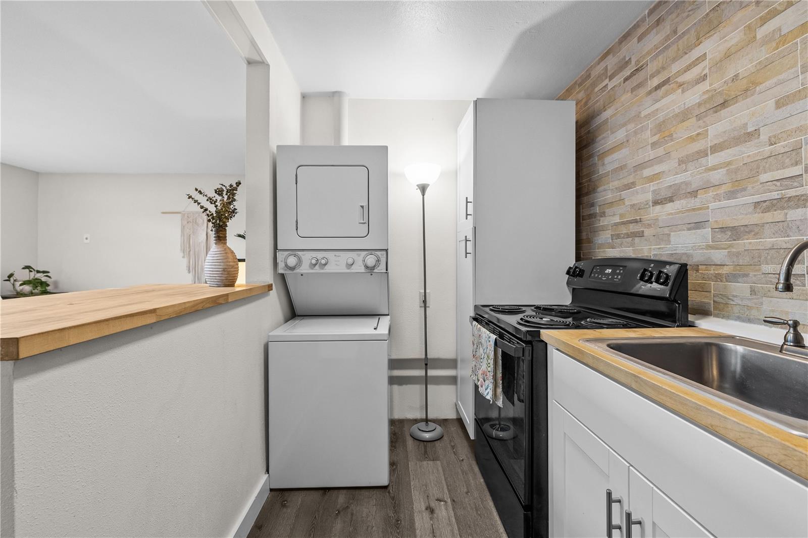 Image 12 of 21 For 2859 Dartmouth Avenue N 411 29th S