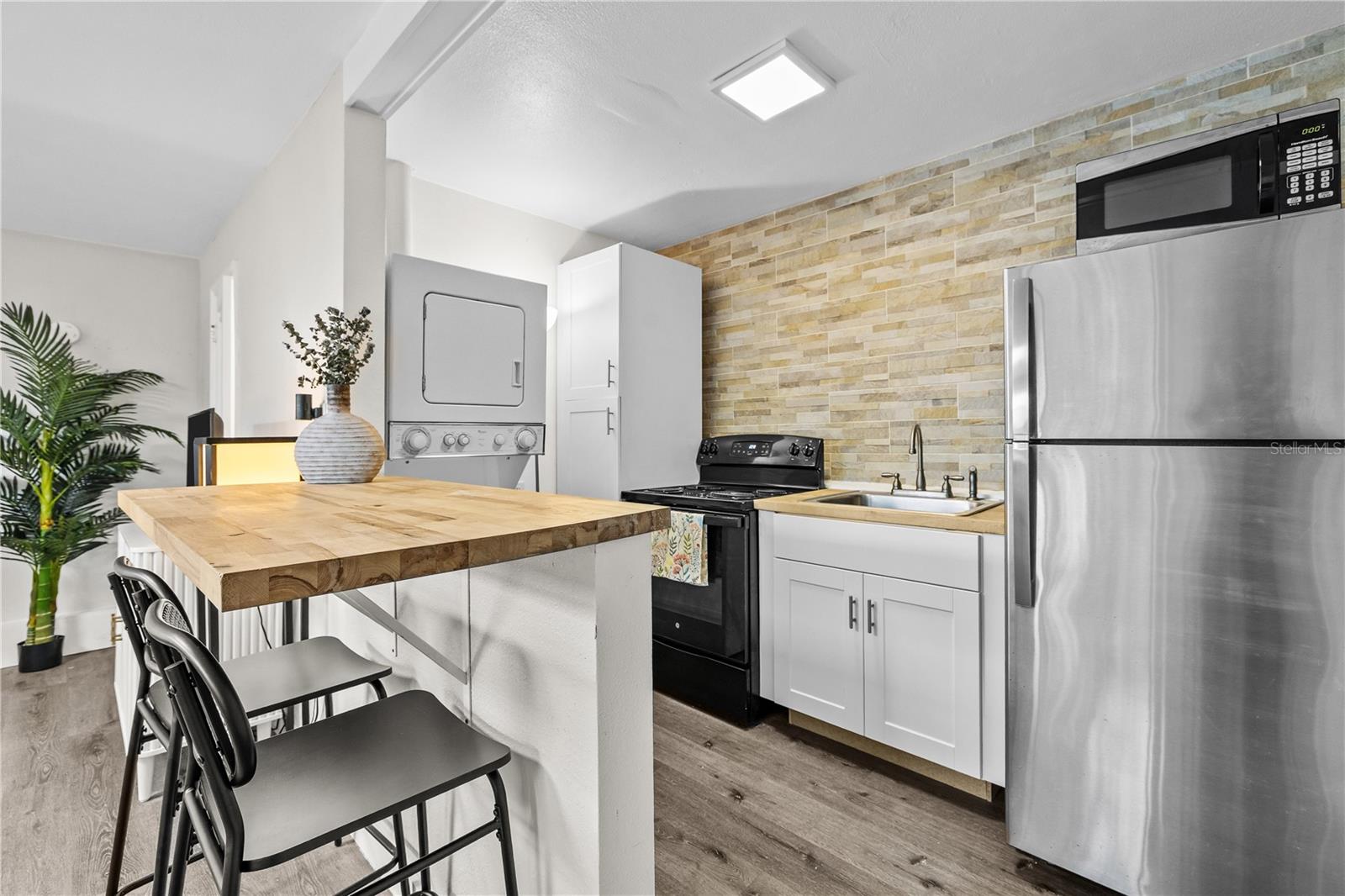 Image 4 of 21 For 2859 Dartmouth Avenue N 411 29th S