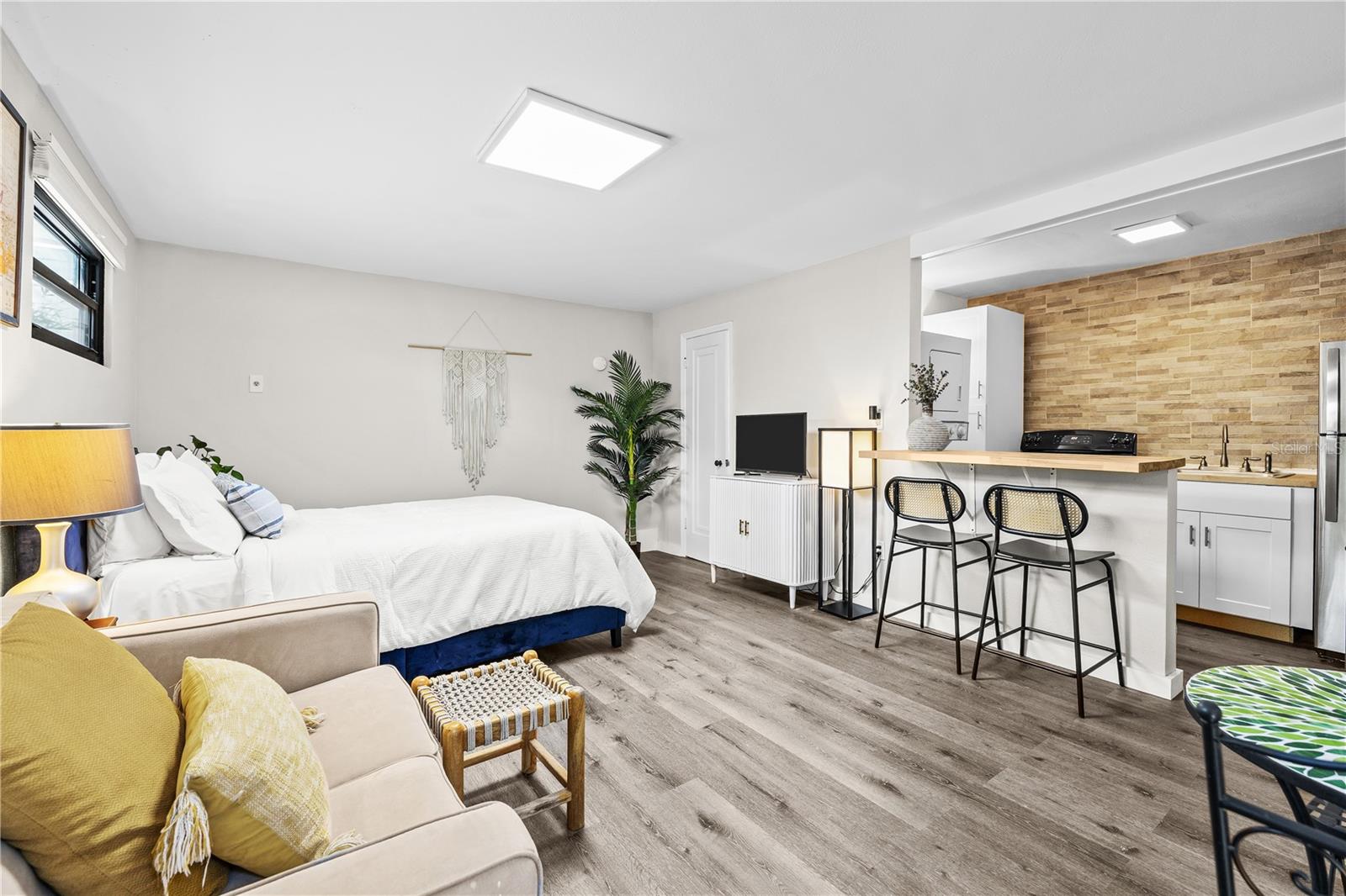 Image 8 of 21 For 2859 Dartmouth Avenue N 411 29th S
