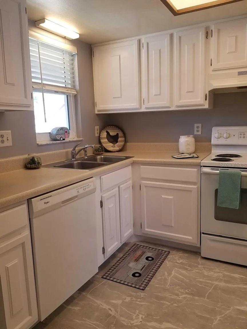 Image 3 of 20 For 9700 Starkey Road 223